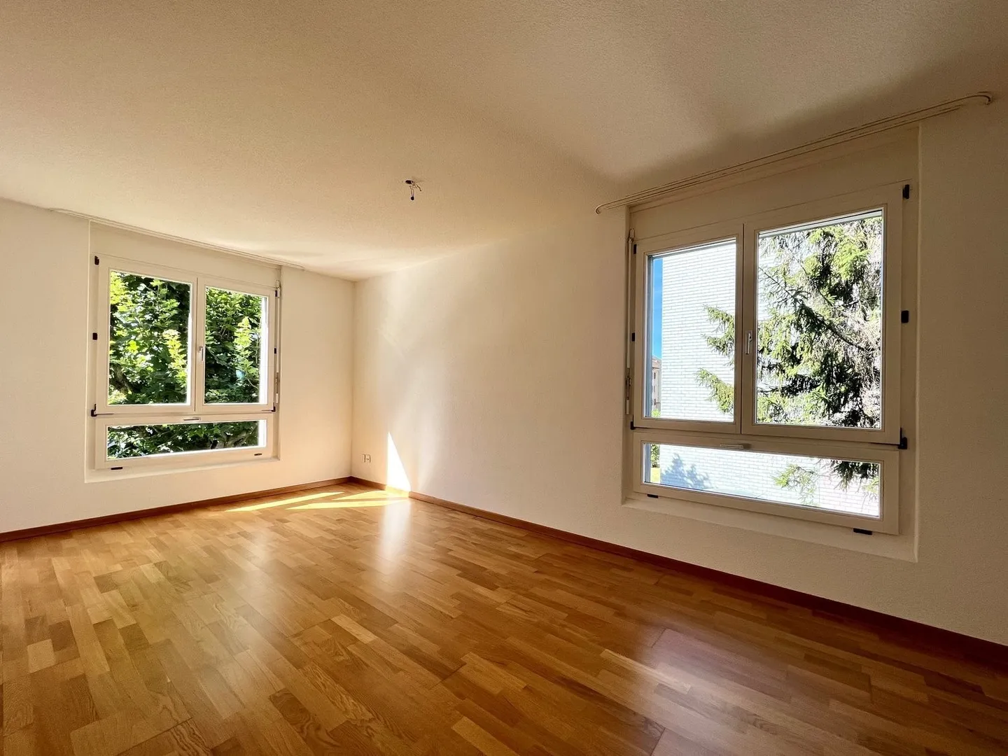 Spacious 4 1/2-room apartments with balcony - Photo 4 of 10