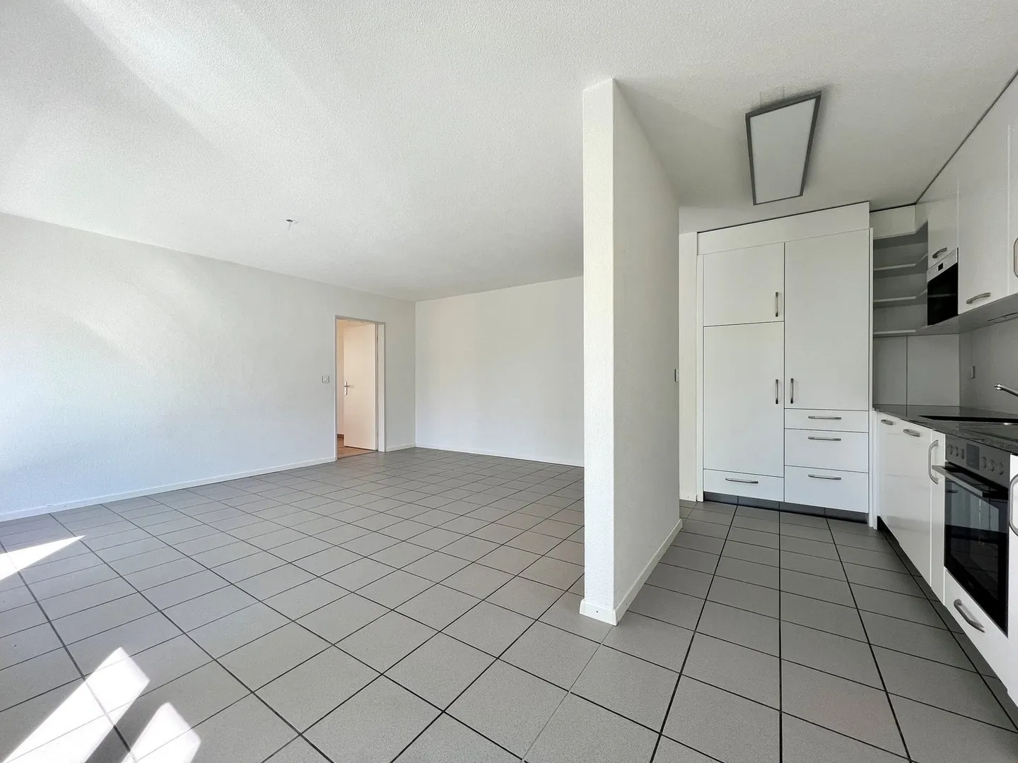 Spacious 4 1/2-room apartments with balcony - Photo 7 of 10