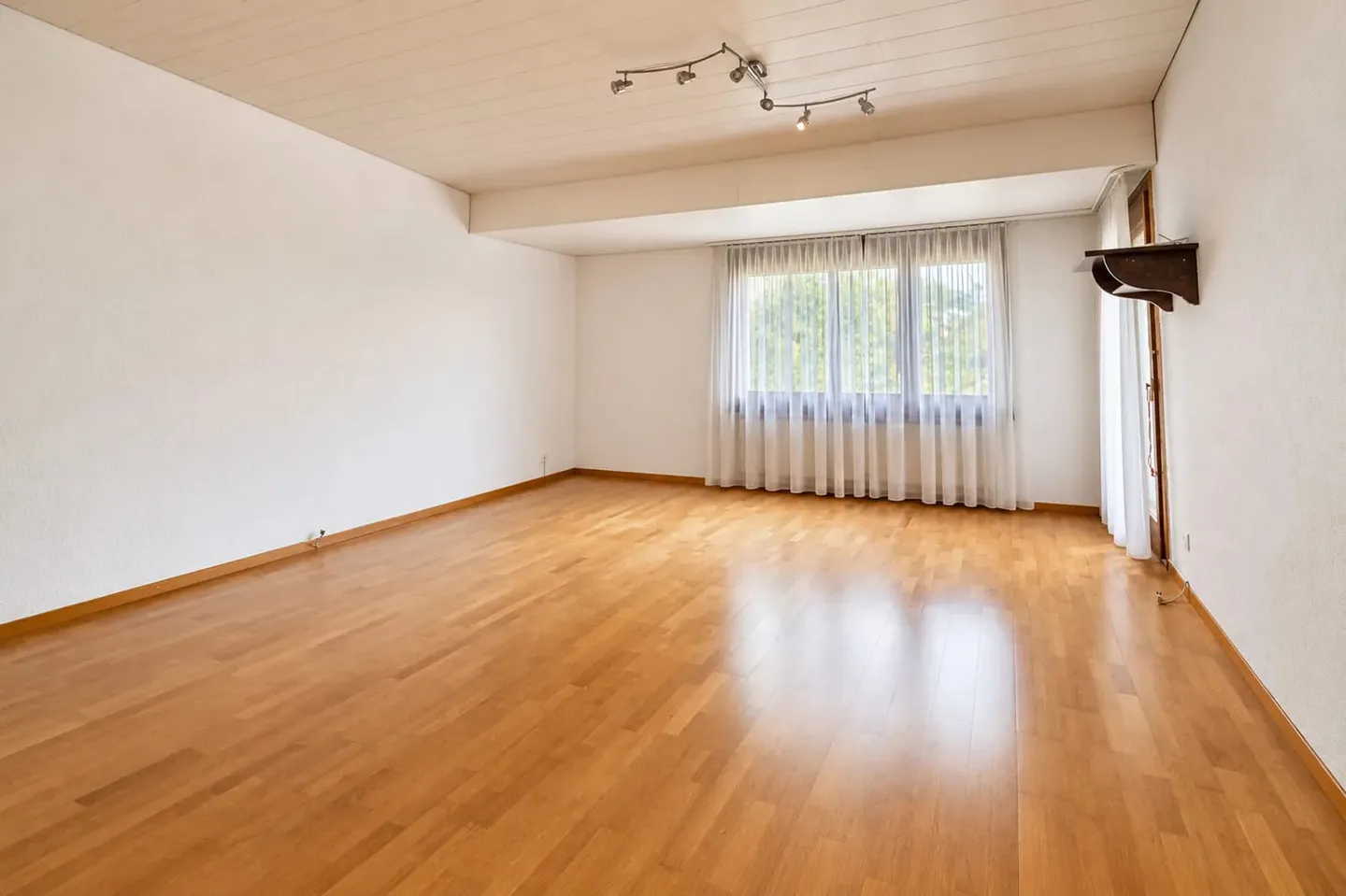 Ampia casa familiare con giardino - Foto 4 di 13