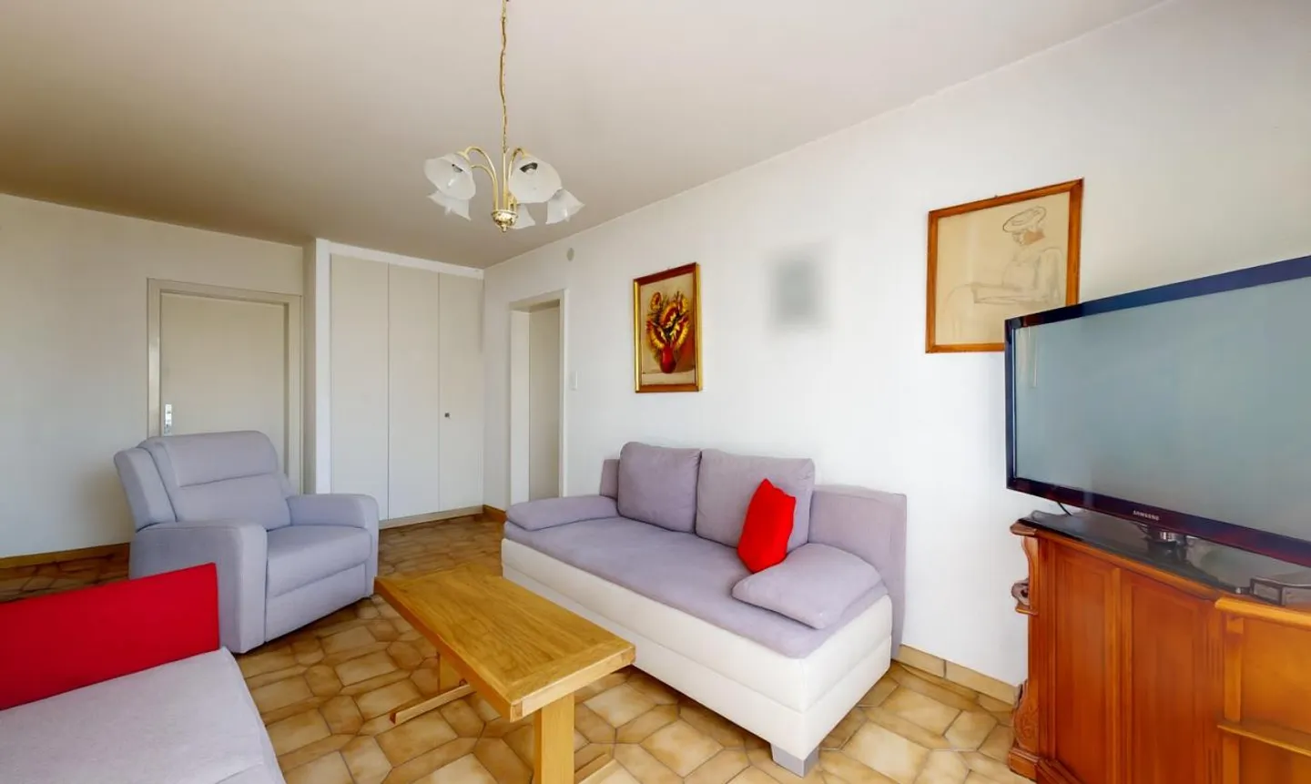3.5-room apartment with independent bedroom - Photo 3 of 11