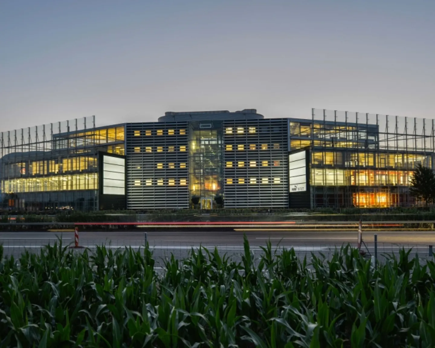 Spazi moderni con vista sulle Alpi - Foto 2 di 9