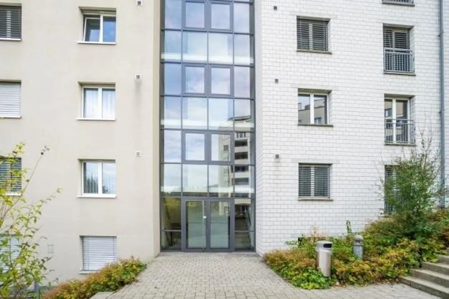 The Perfect Single Apartment - Photo 2 of 8