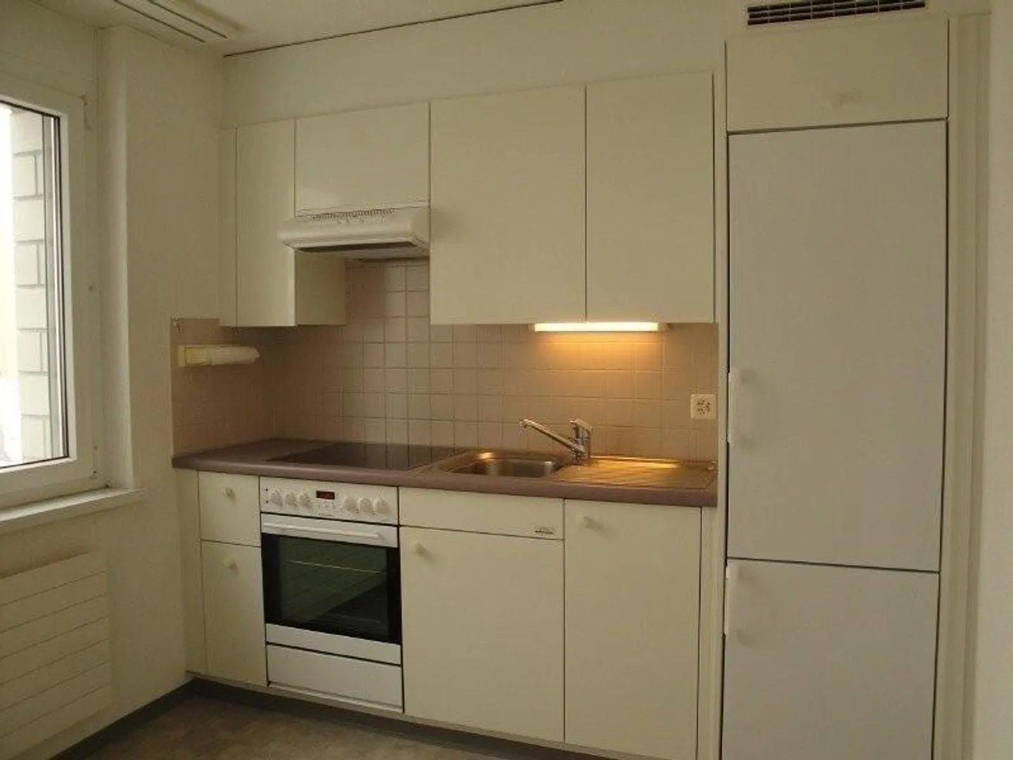 The Perfect Single Apartment - Photo 3 of 8