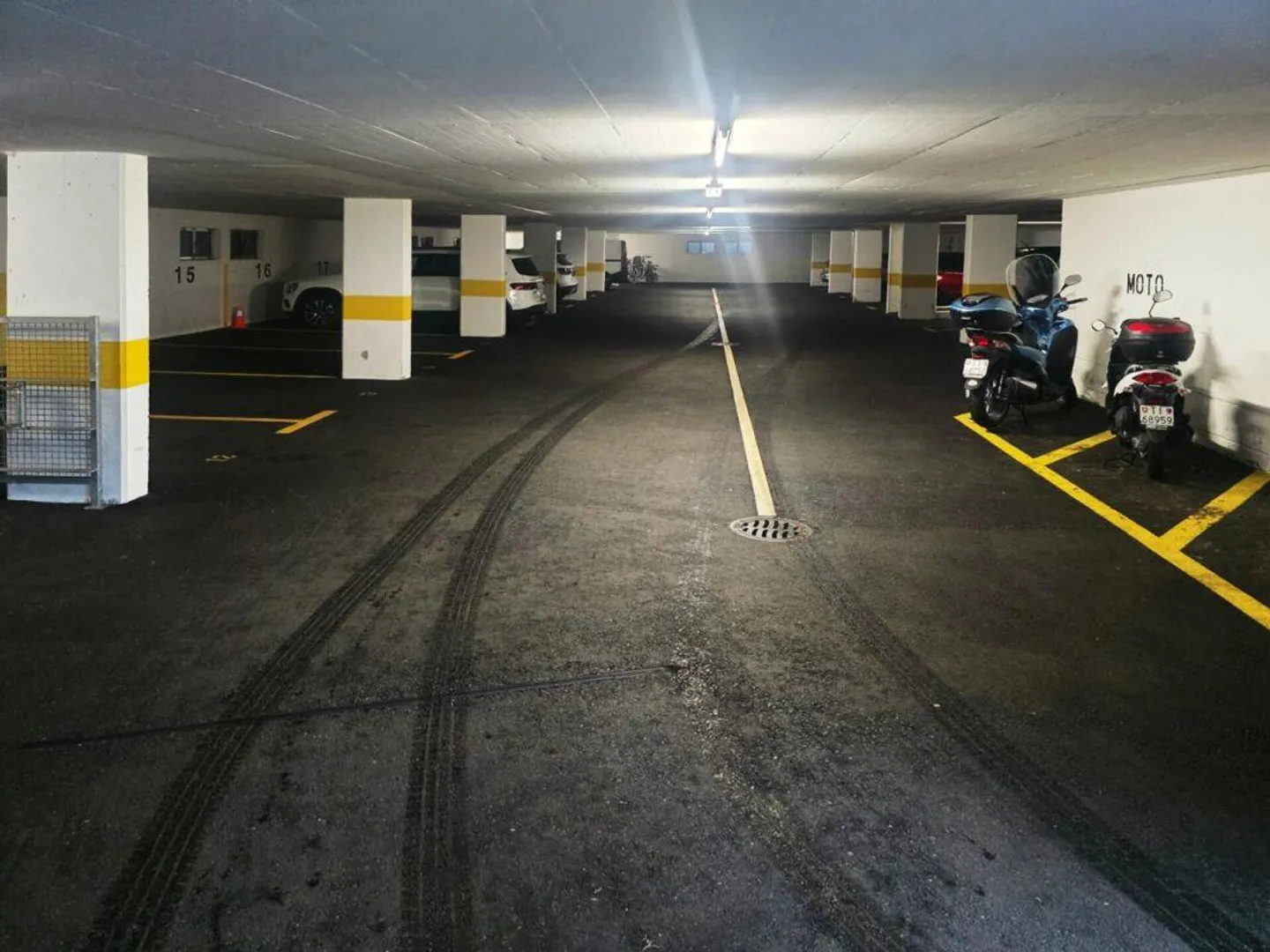Underground parking spaces for rent in Ascona - Photo 1 of 3