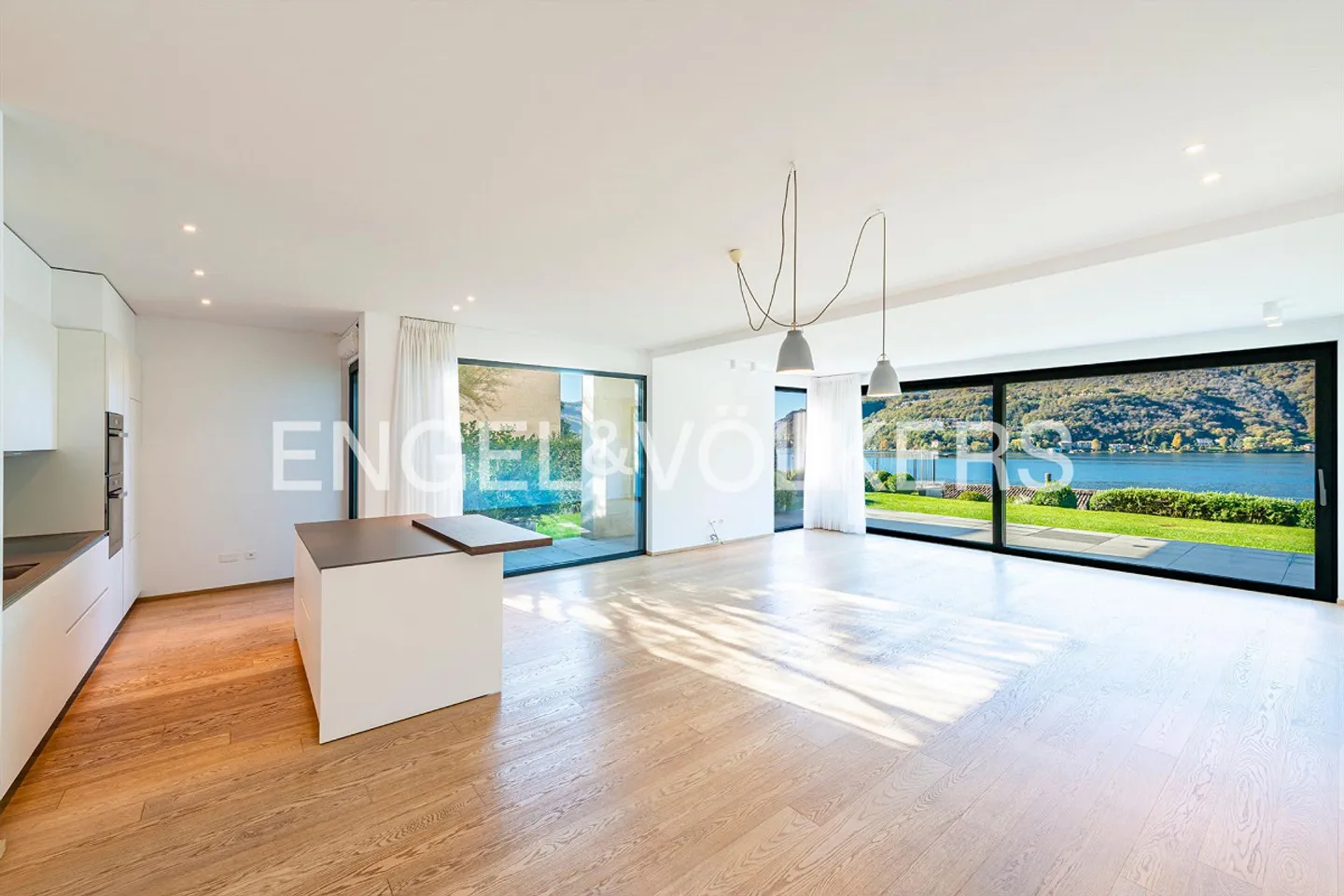 Vicinanza al lago: eleganza e vista mozzafiato - Foto 2 di 13