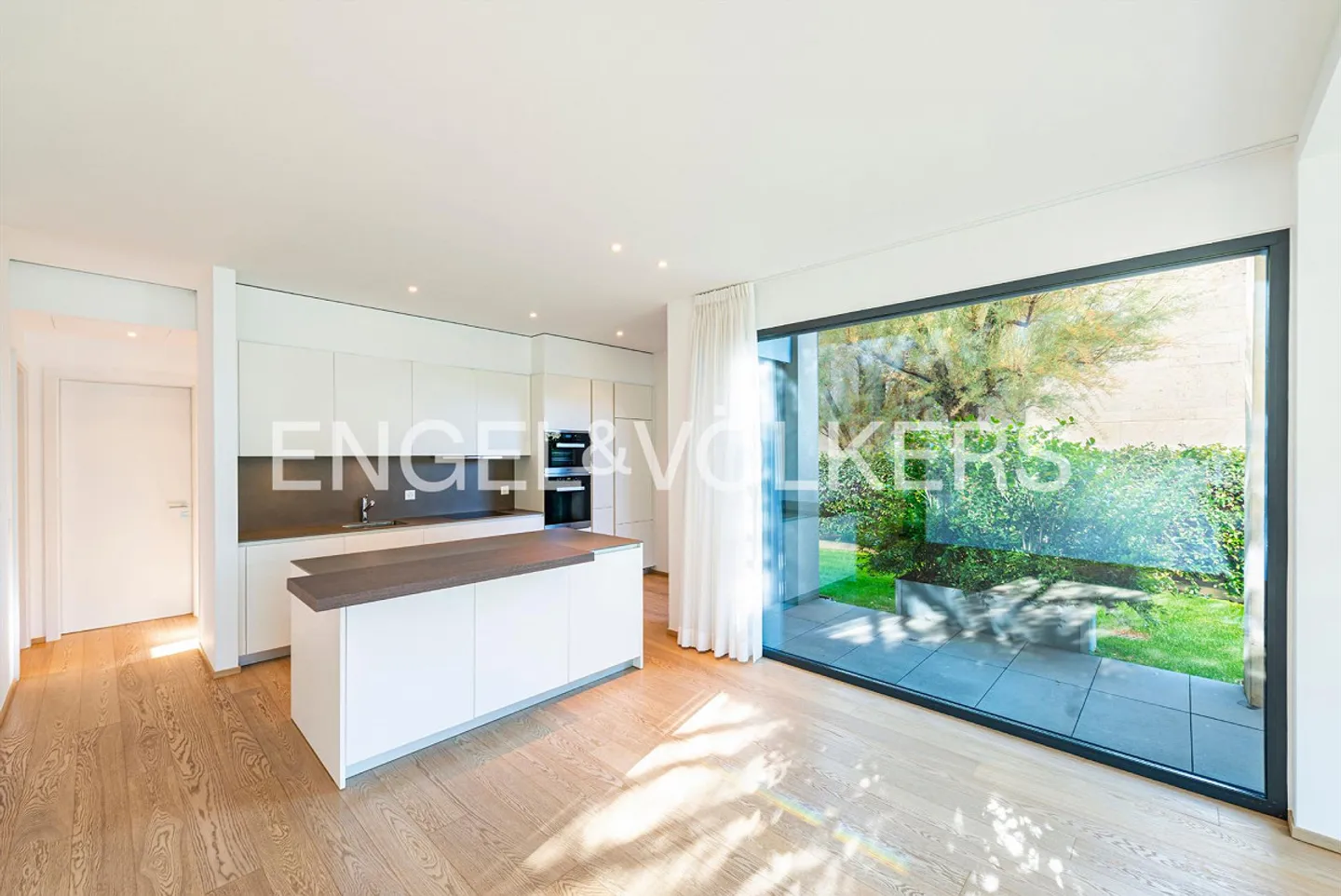 Vicinanza al lago: eleganza e vista mozzafiato - Foto 4 di 13