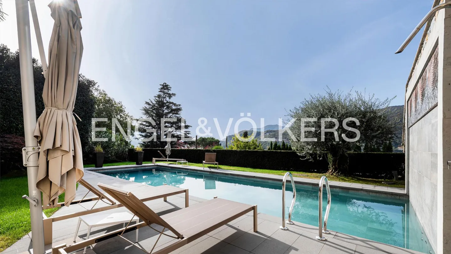 Vicinanza al lago: eleganza e vista mozzafiato - Foto 12 di 13