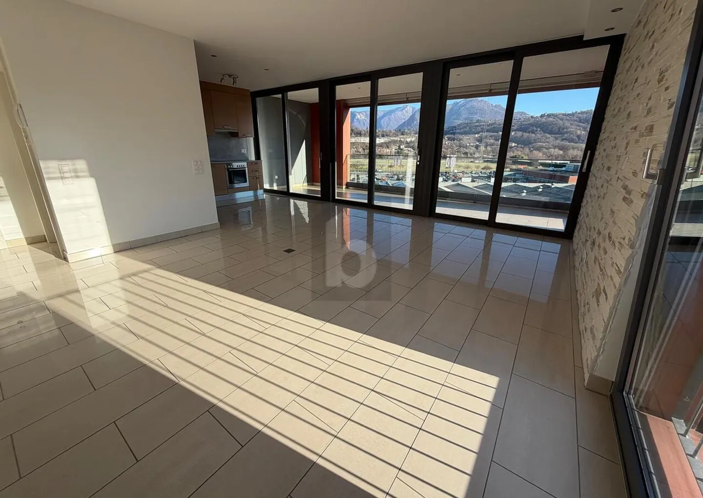 Appartamento Incantevole con Vista Lago - Foto 2 di 6