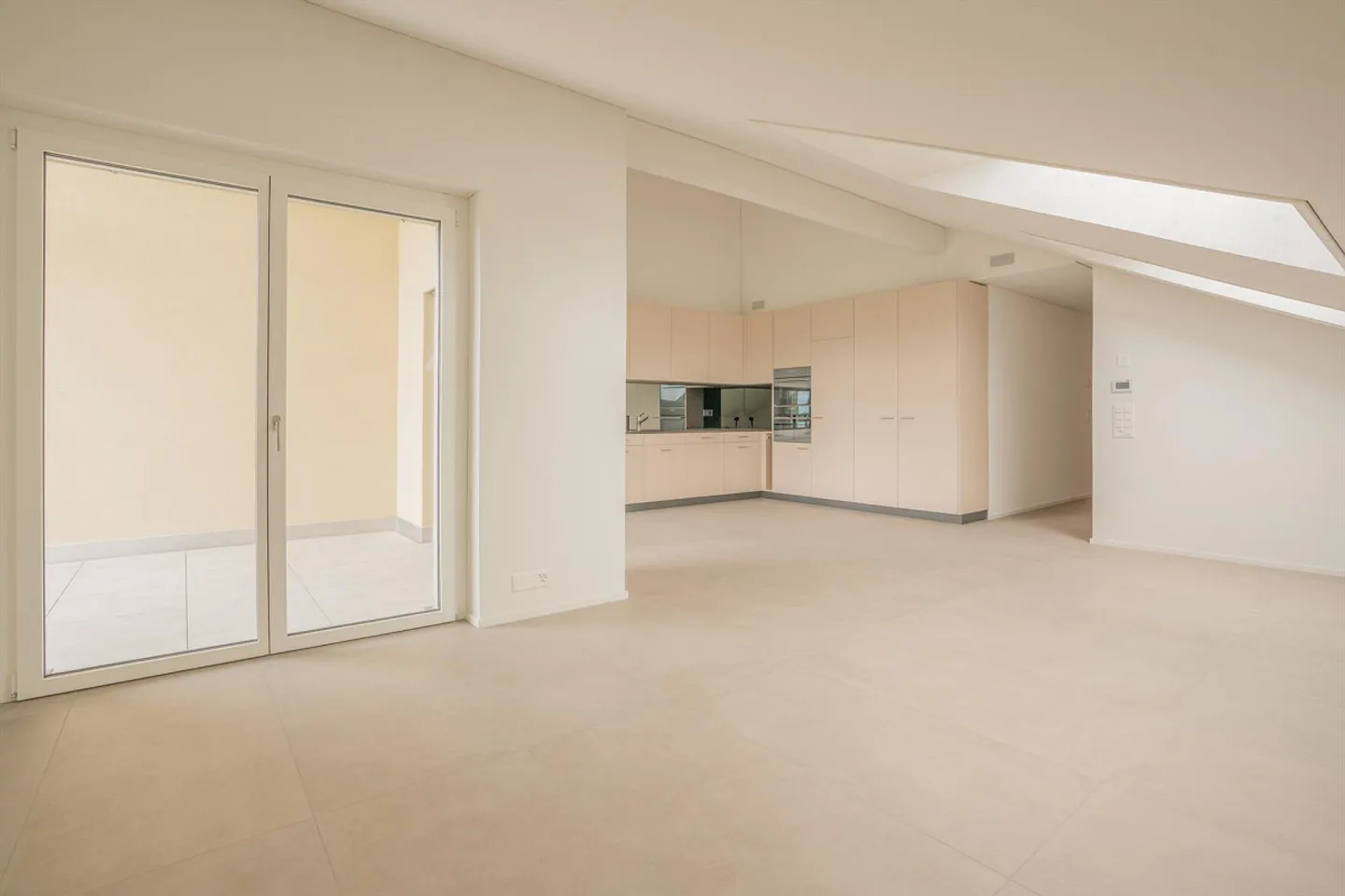 3.5 Zimmerwohnung im Dachgeschoss mit eindrücklicher Weitsicht - Photo 3 of 10