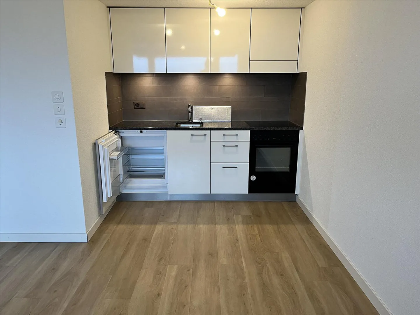 Endlich meine Wohnung! - Foto 2 von 4