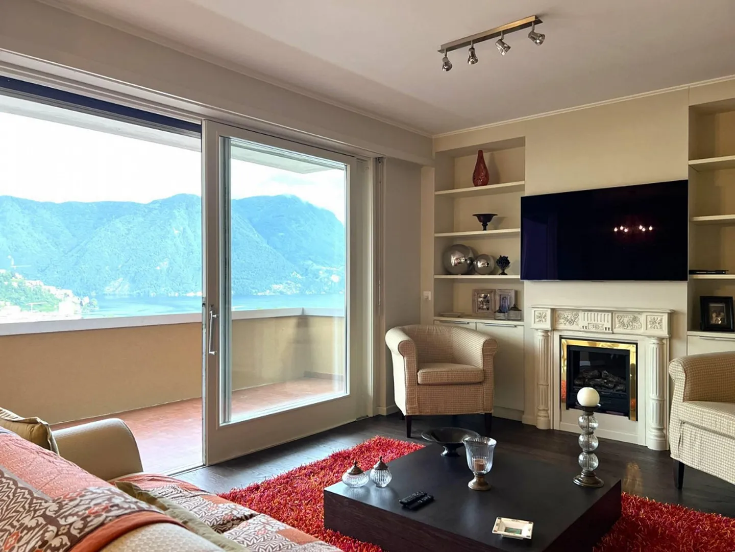 Affascinante appartamento di 3,5 locali con vista panoramica a Massagno - Foto 2 di 13