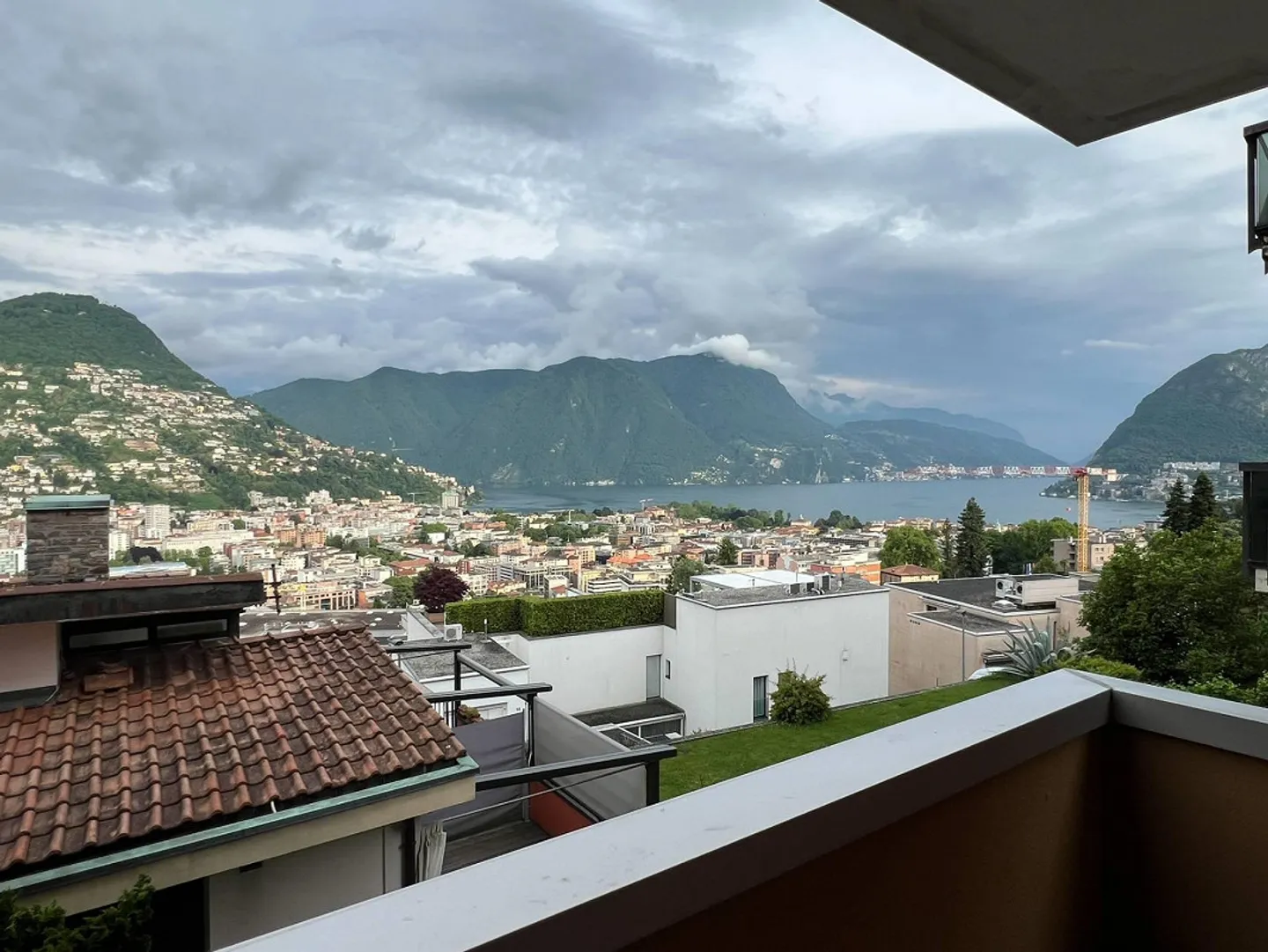 Affascinante appartamento di 3,5 locali con vista panoramica a Massagno - Foto 4 di 13