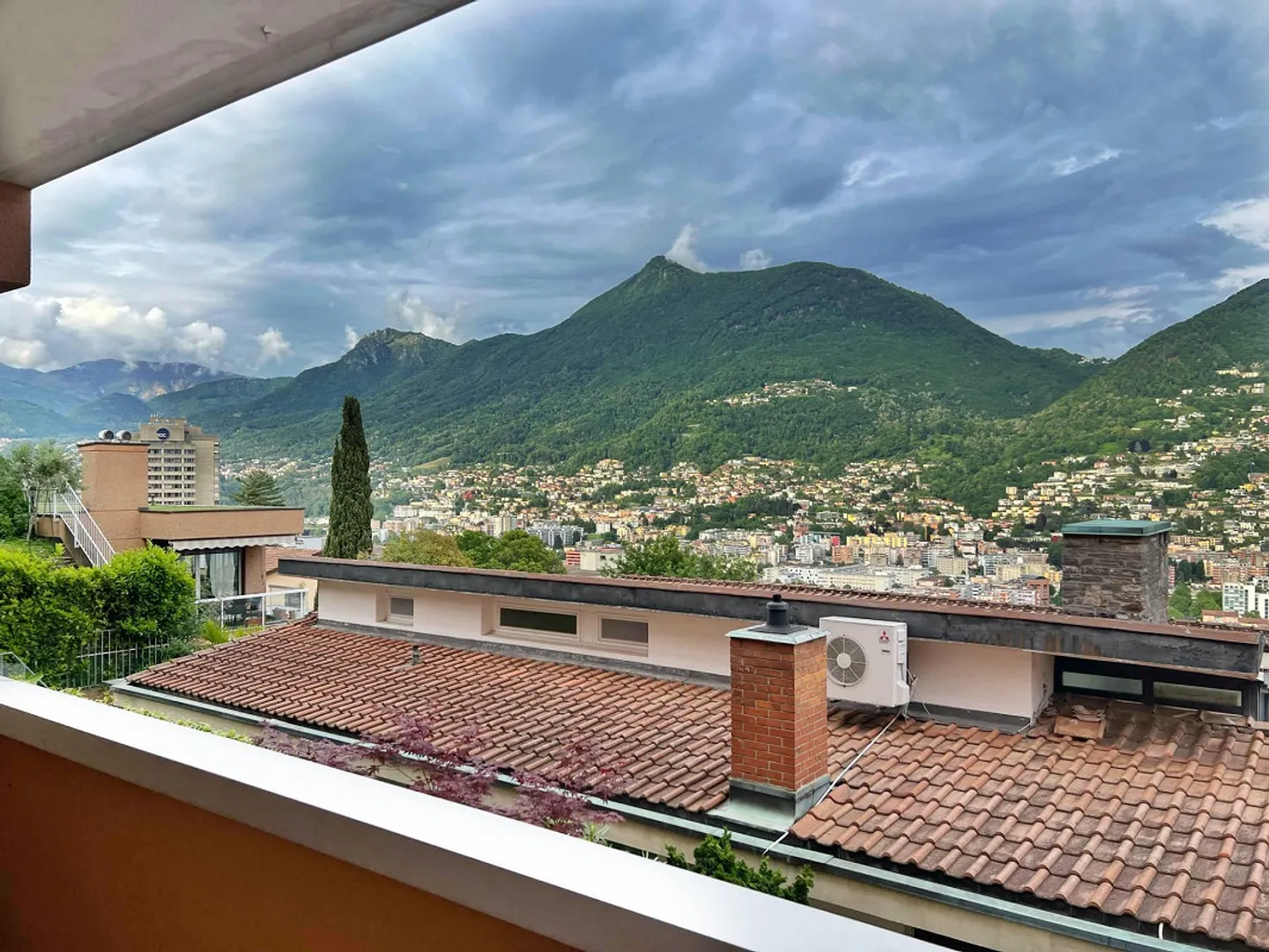Affascinante appartamento di 3,5 locali con vista panoramica a Massagno - Foto 5 di 13