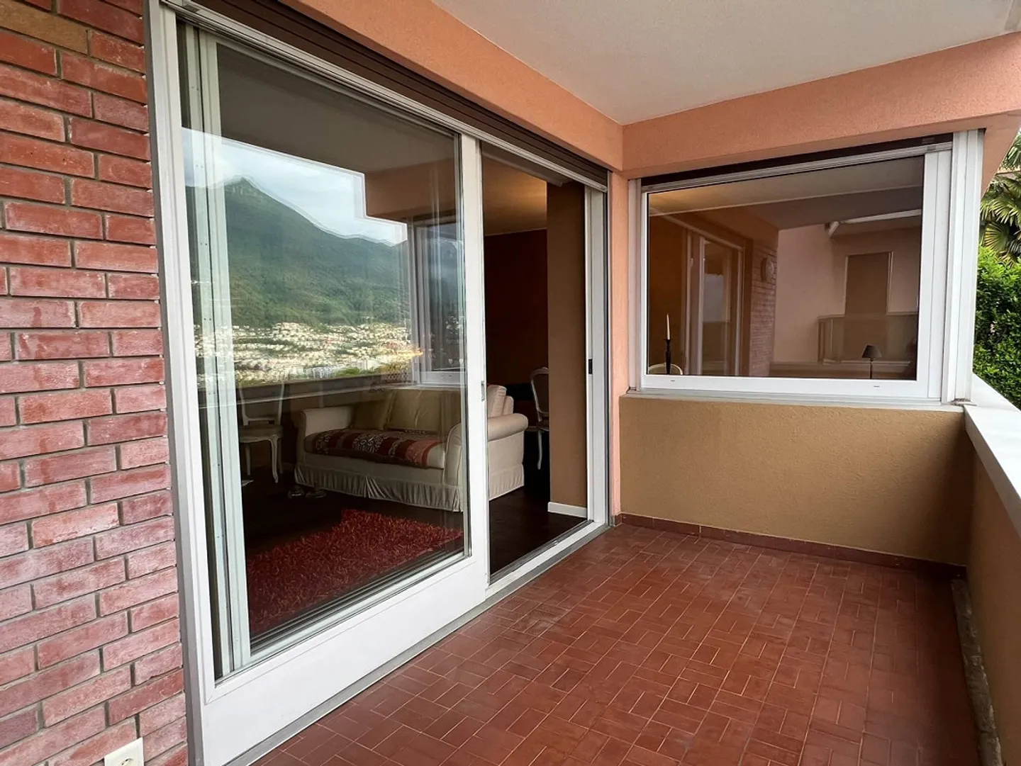 Affascinante appartamento di 3,5 locali con vista panoramica a Massagno - Foto 6 di 13