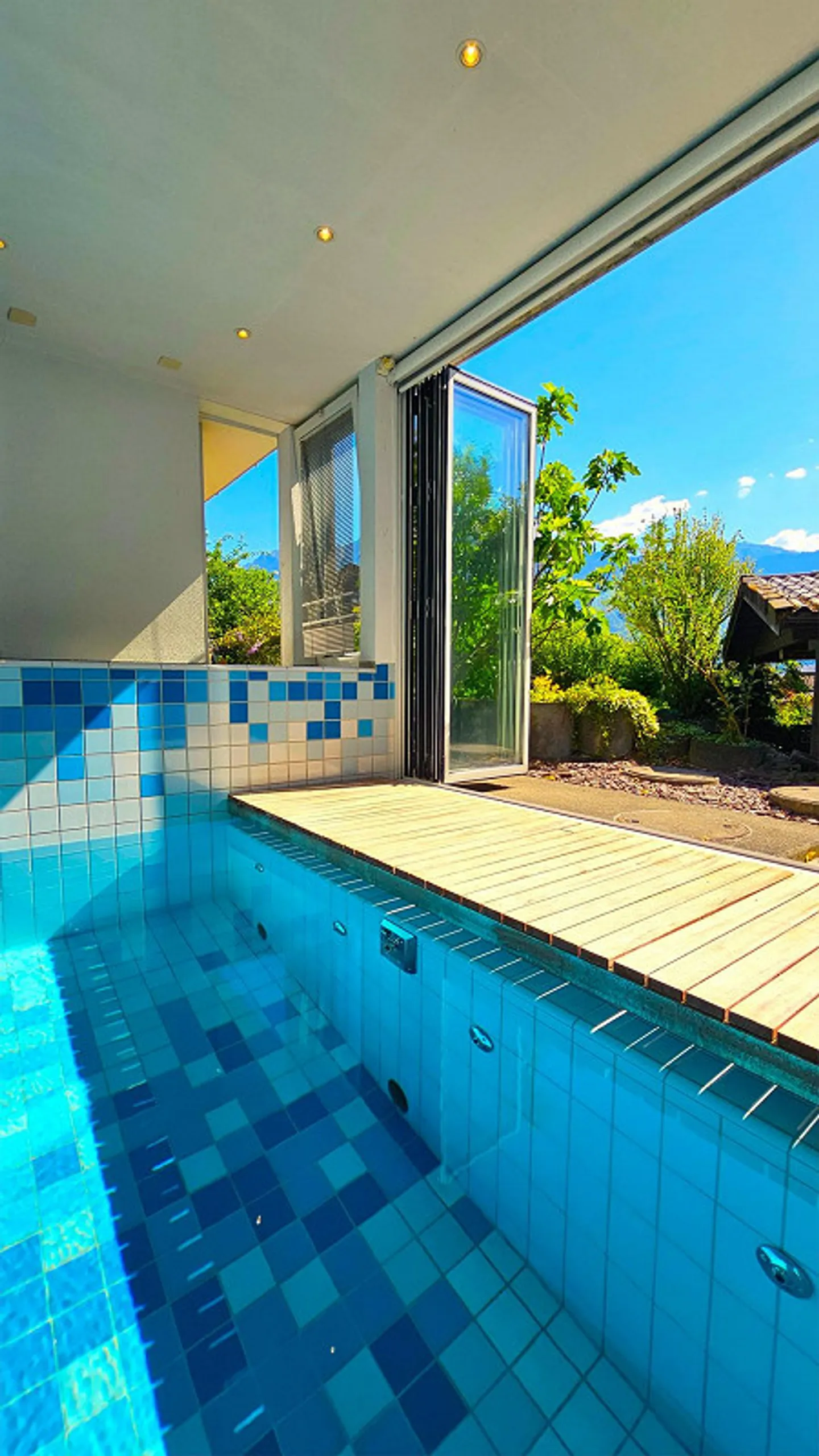 Large 7 ½-room single-family house with a dream pool and panoramic view - Photo 5 of 23