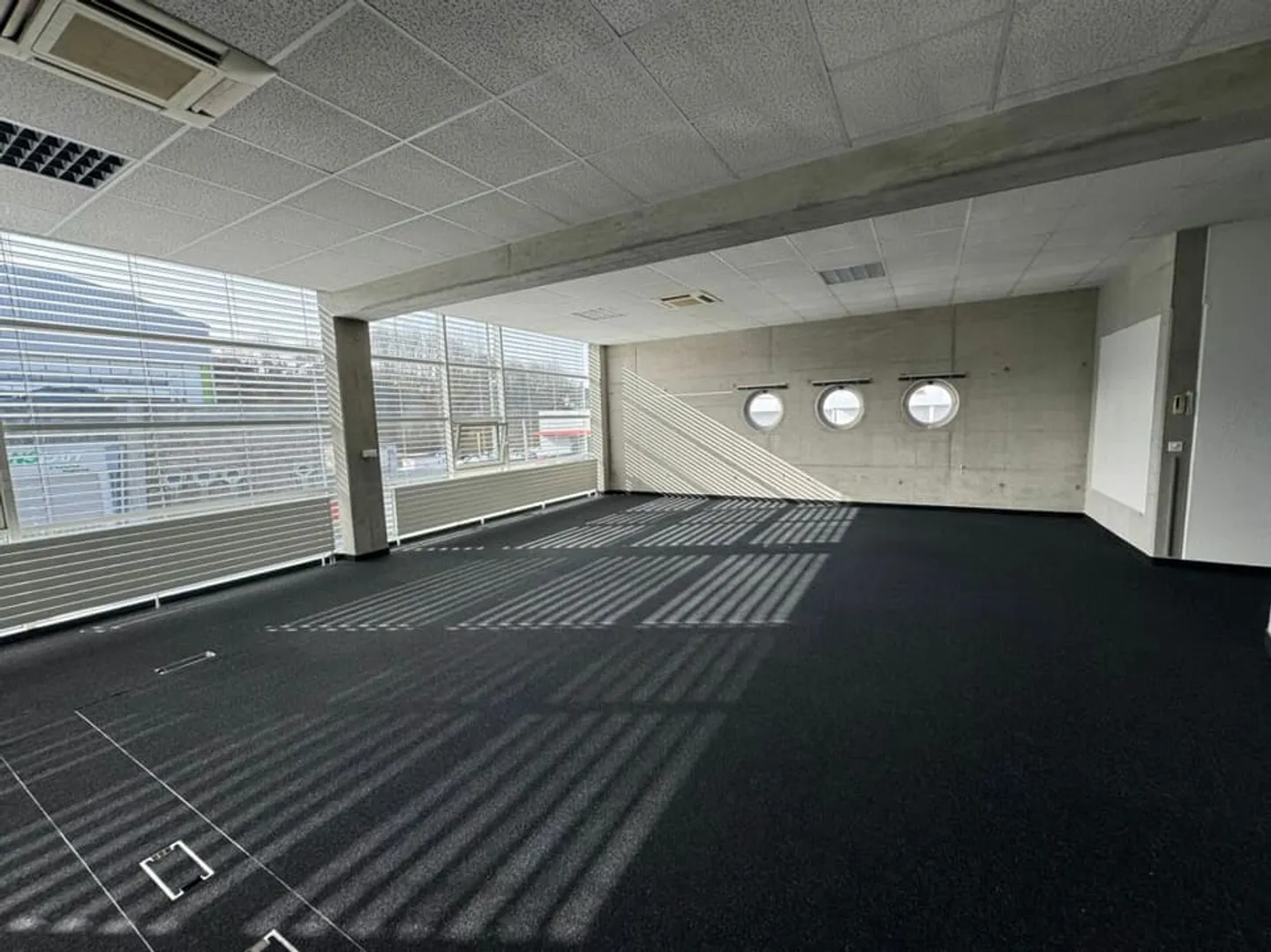 A LOUER ! Bureau en colocation - Foto 1 di 3