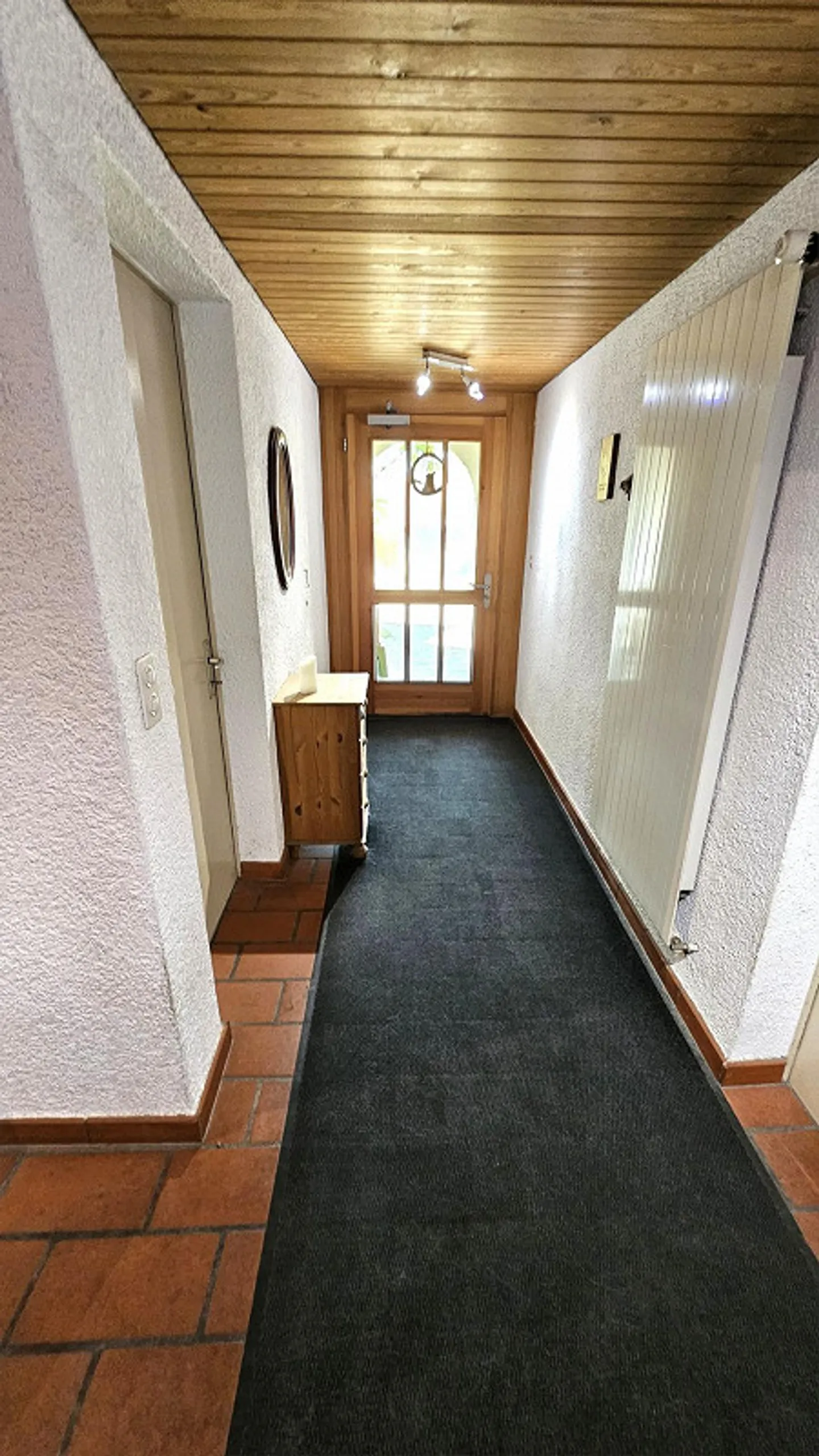 Large 7 ½-room single-family house with a dream pool and panoramic view - Photo 7 of 23