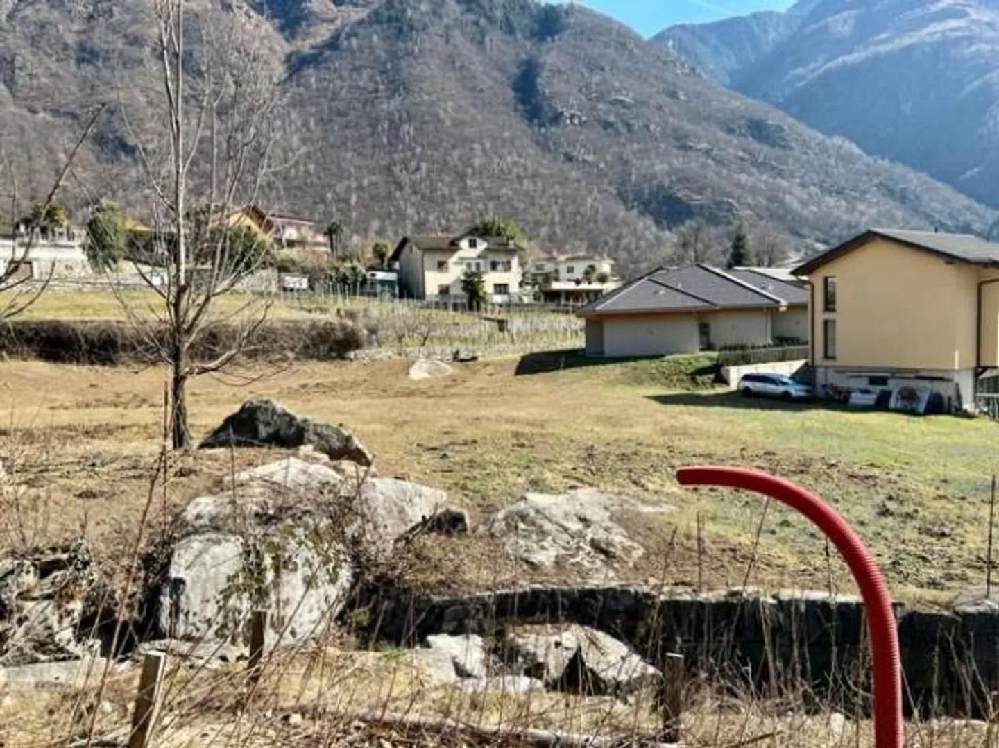 Interesting flat building land - Photo 1 of 5