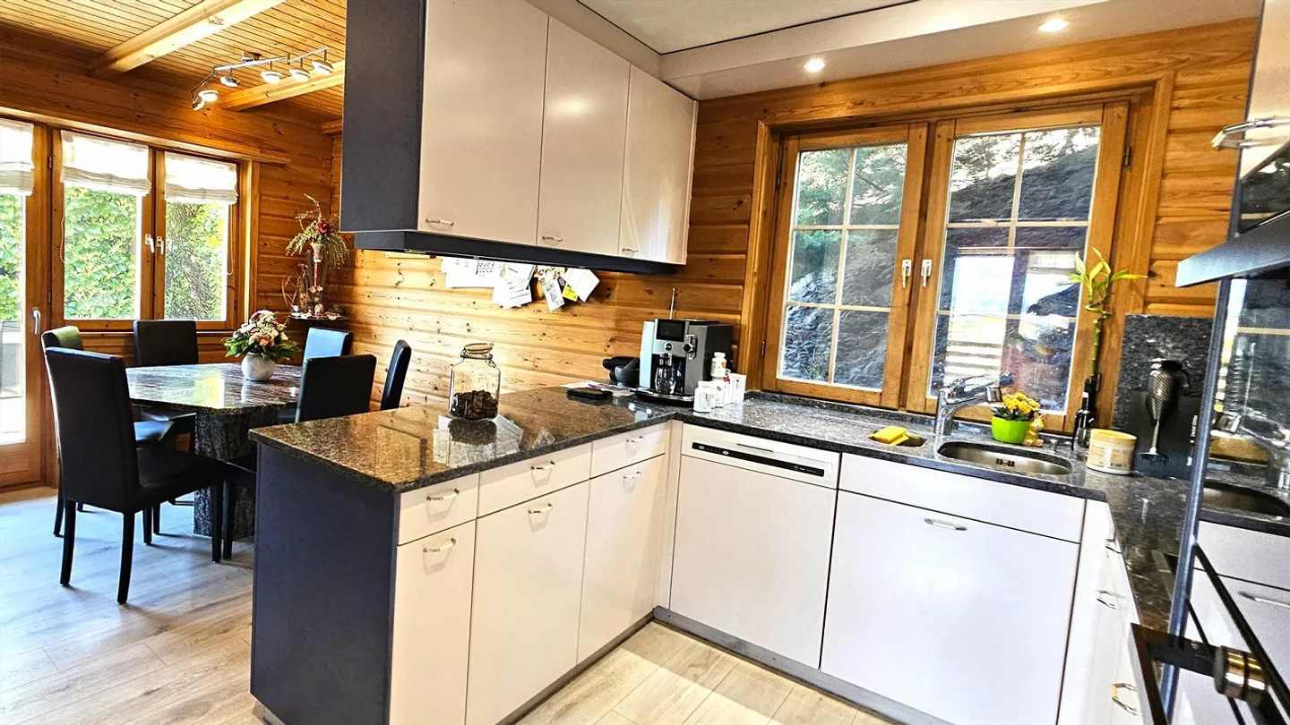 Large 7 ½-room single-family house with a dream pool and panoramic view - Photo 10 of 23
