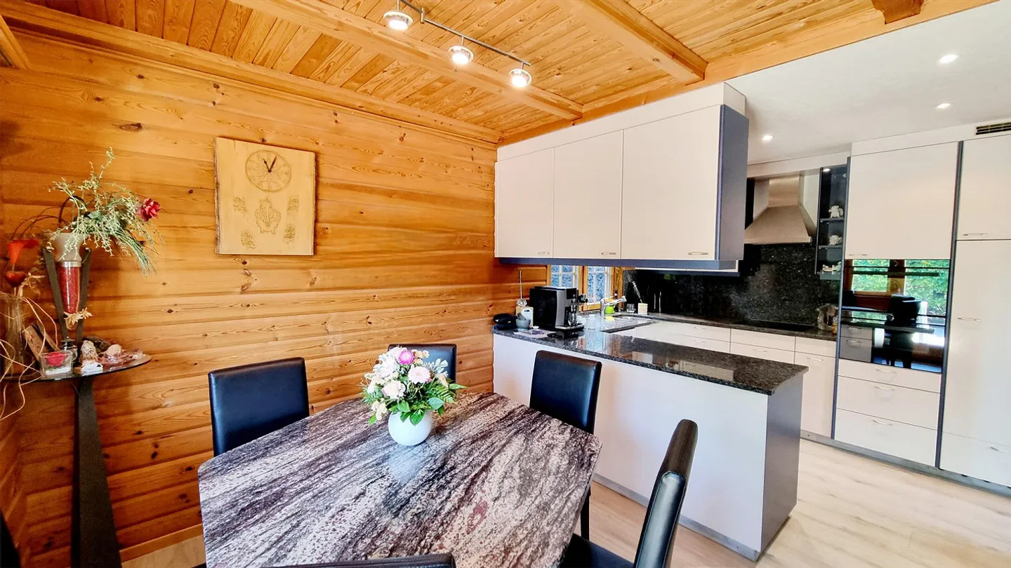 Large 7 ½-room single-family house with a dream pool and panoramic view - Photo 11 of 23
