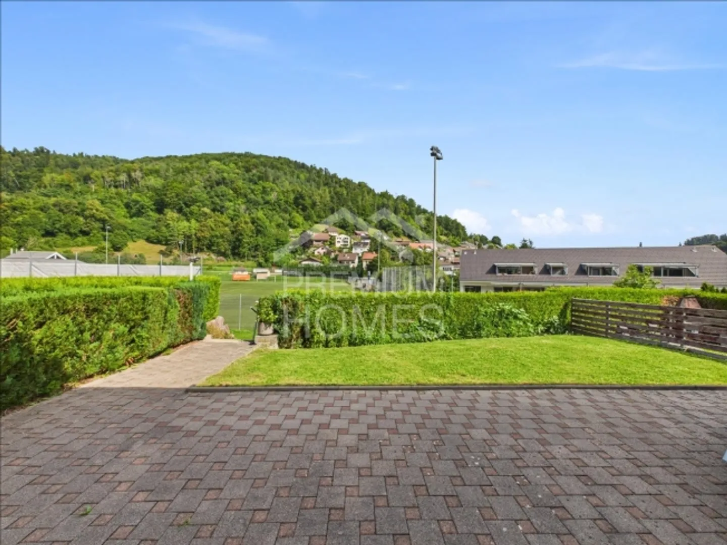 A home that awakens joy of life - Photo 2 of 4