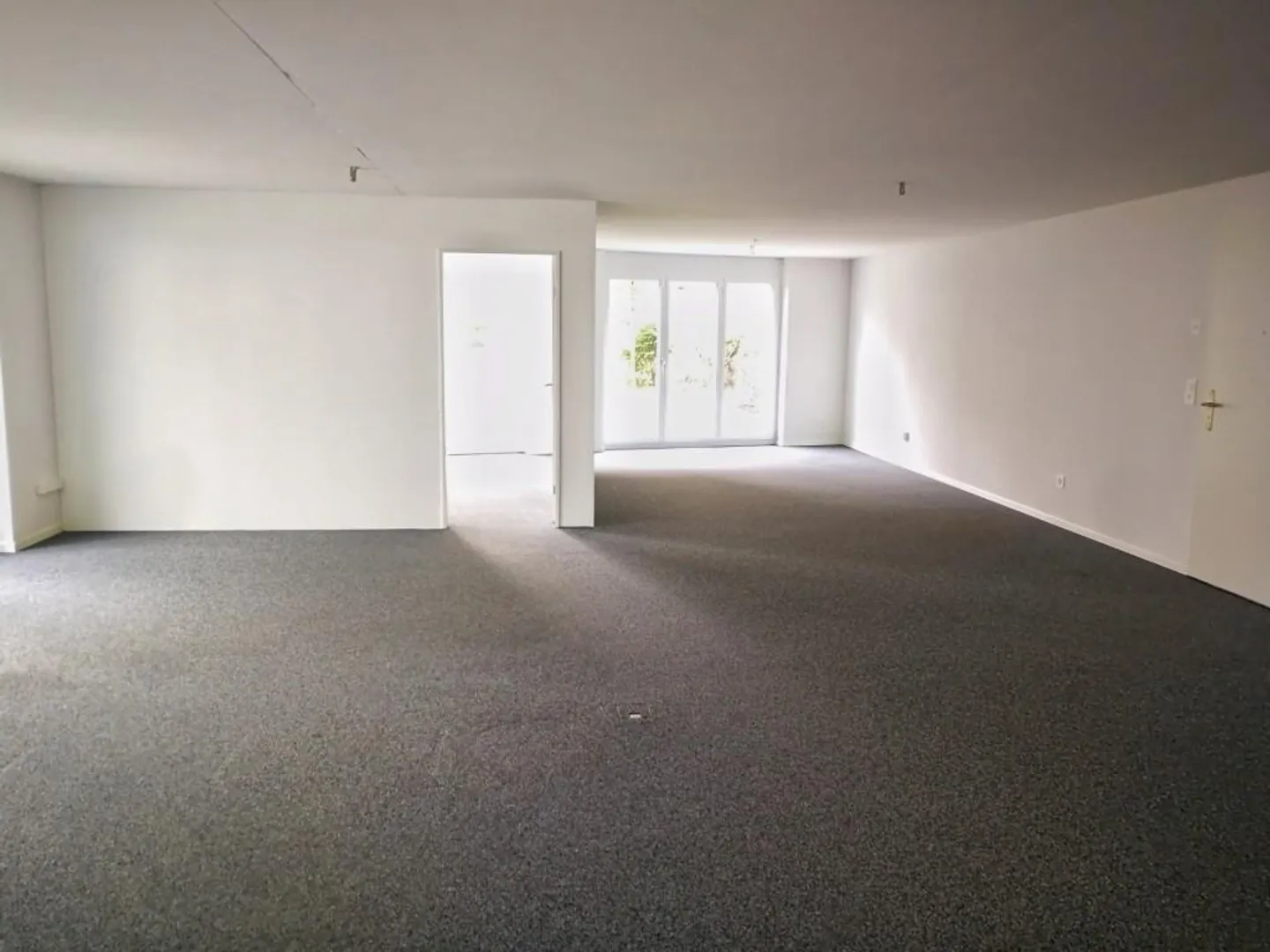 Ufficio in posizione centrale vicino alla stazione principale di Kreuzlingen - Foto 1 di 9