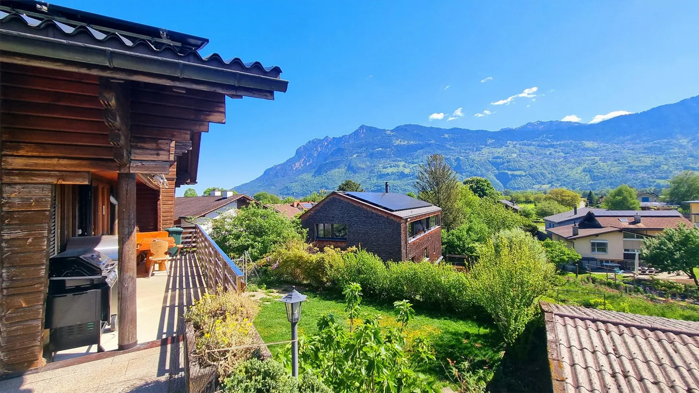 Large 7 ½-room single-family house with a dream pool and panoramic view - Photo 20 of 23