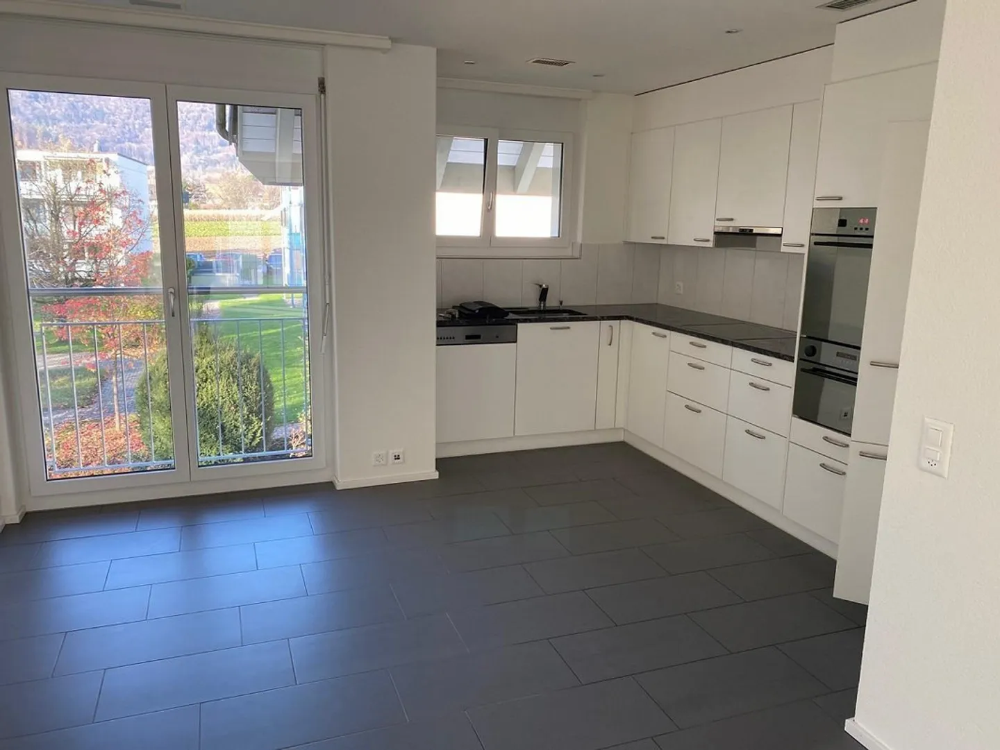 Appartement familial spacieux avec balcon partiellement vitré de 24m2 - Photo 3 sur 13