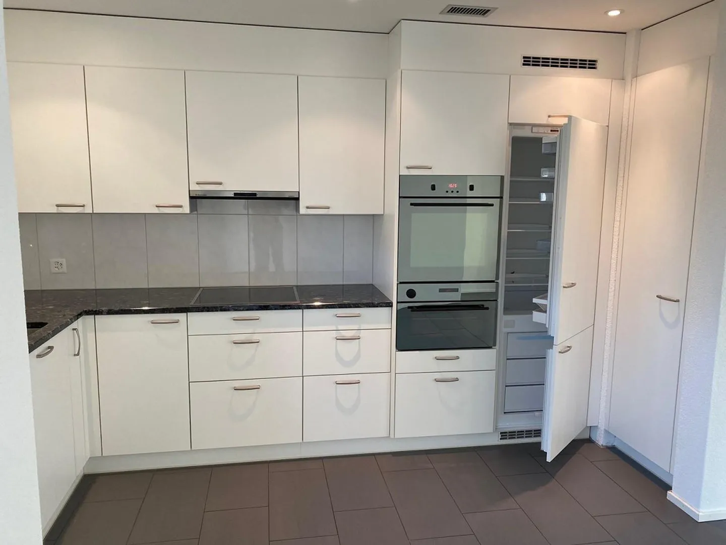 Appartement familial spacieux avec balcon partiellement vitré de 24m2 - Photo 4 sur 13