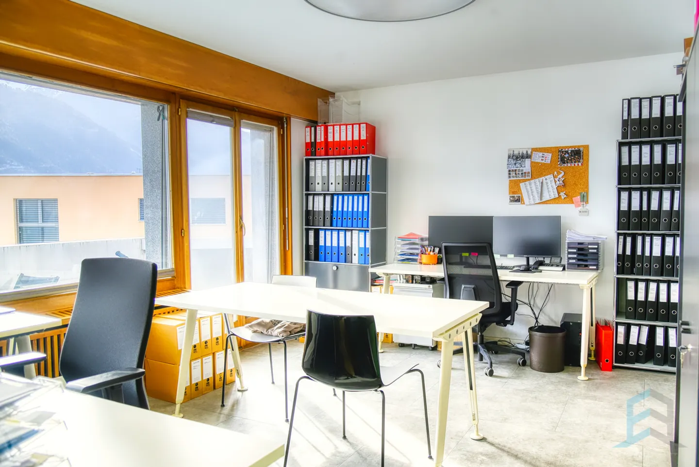 EXCLUSIVITE Bureaux à louer au coeur du centre ville de Sierre - Photo 2 sur 13