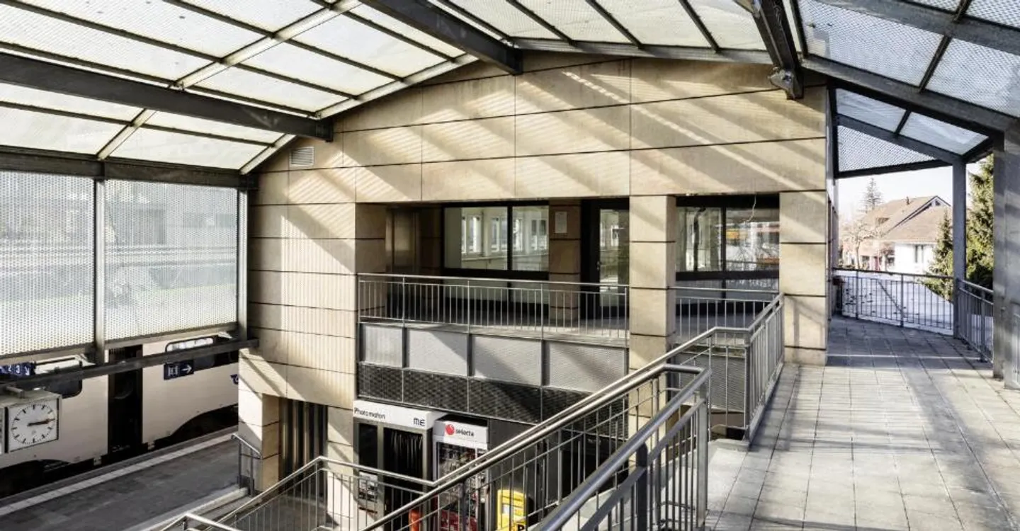 Emplacement de choix : Espaces de bureau attrayants directement à la gare de Belp - Photo 3 sur 8