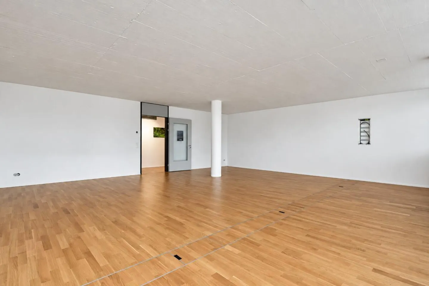 Modern commercial space in a central location in Gümligen - Photo 3 of 6