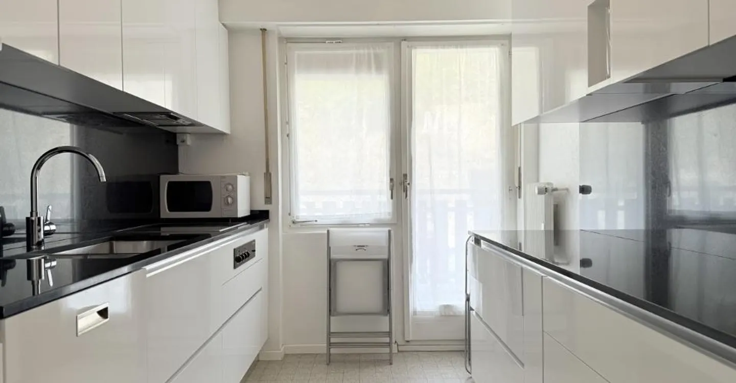 Charming Apartment - Photo 5 of 12