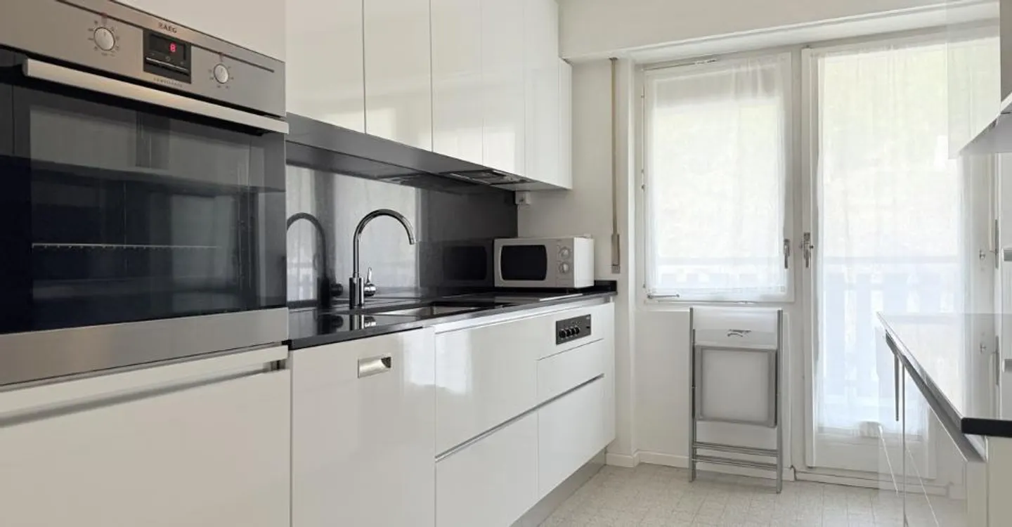 Charming Apartment - Photo 6 of 12