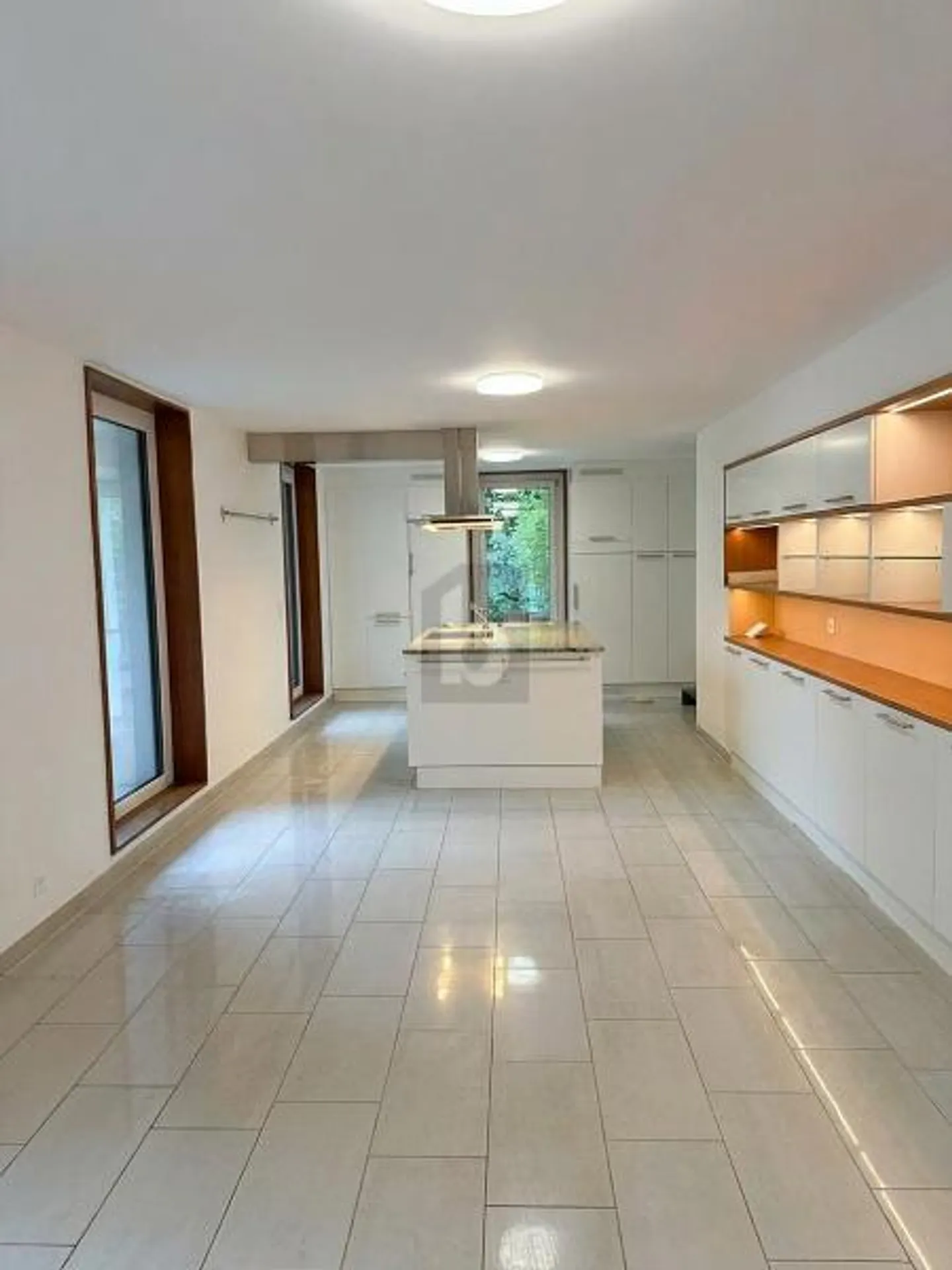 MAGNIFICENT WITH PRIVATE GARDEN AND VIEW - Photo 3 of 6