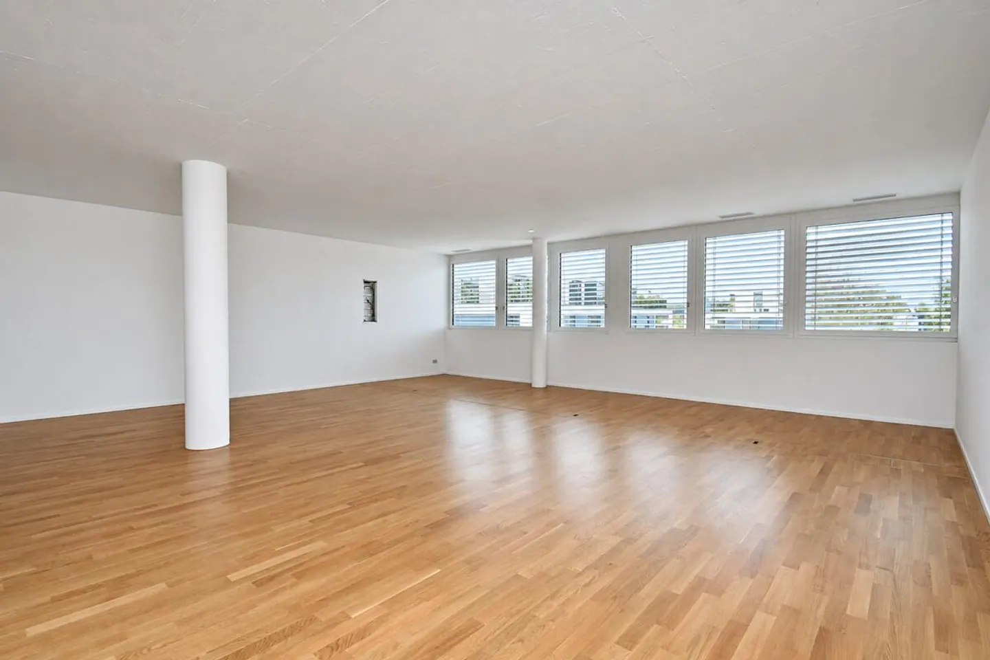 Modern commercial space in a central location in Gümligen - Photo 2 of 6