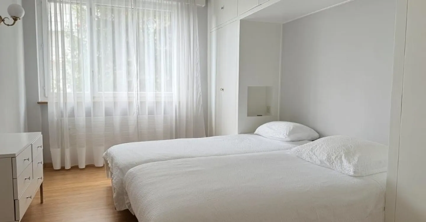 Charming Apartment - Photo 11 of 12