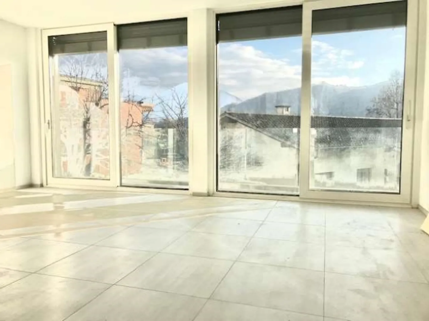 Nuovo appartamento di 2,5 stanze nella zona residenziale - Foto 1 di 14