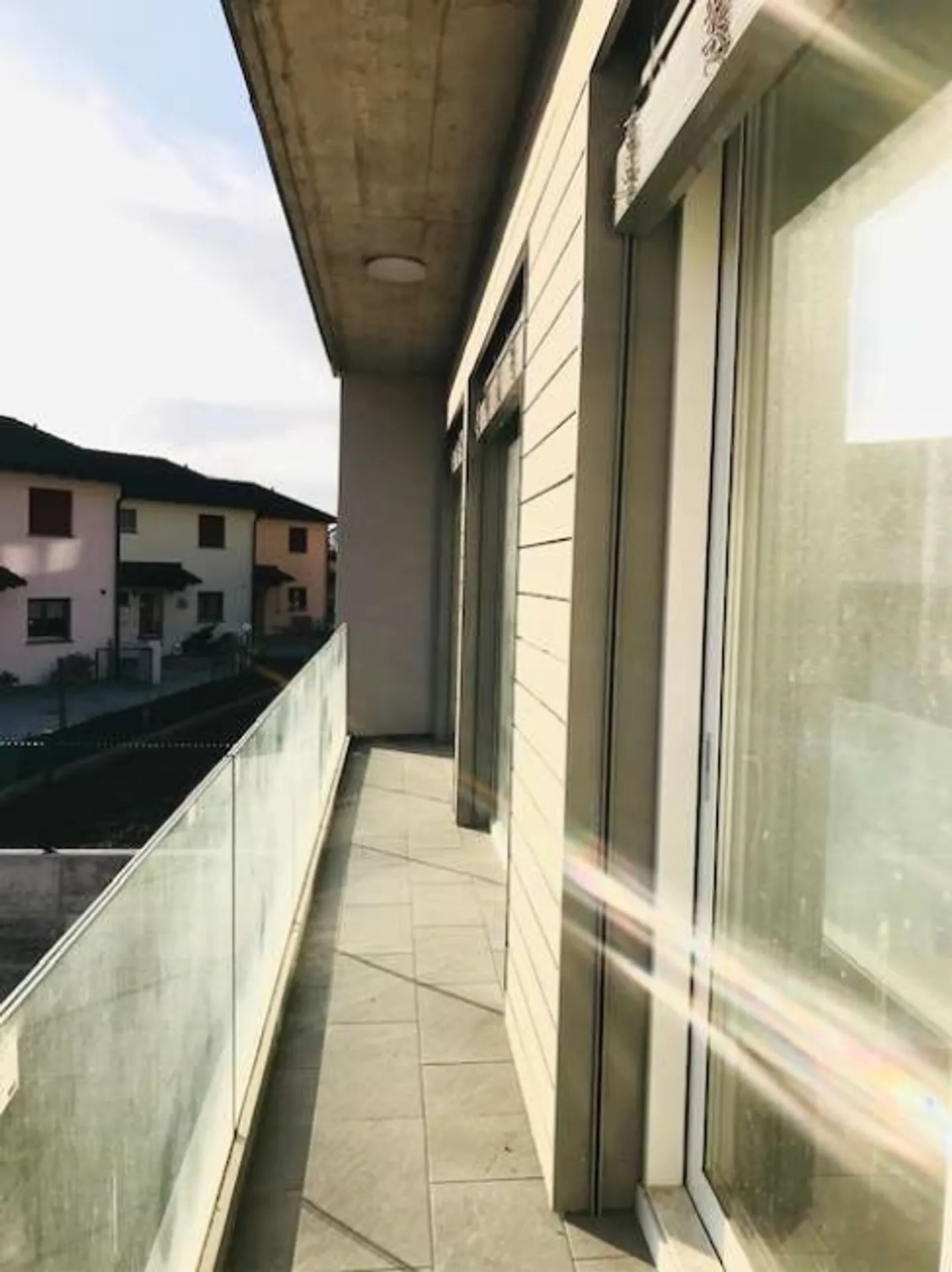 Nuovo appartamento di 2,5 stanze nella zona residenziale - Foto 3 di 14