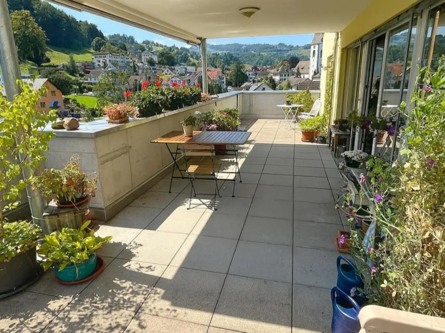 Modern 4.5-room penthouse apartment: large terrace with a view - Photo 6 of 9