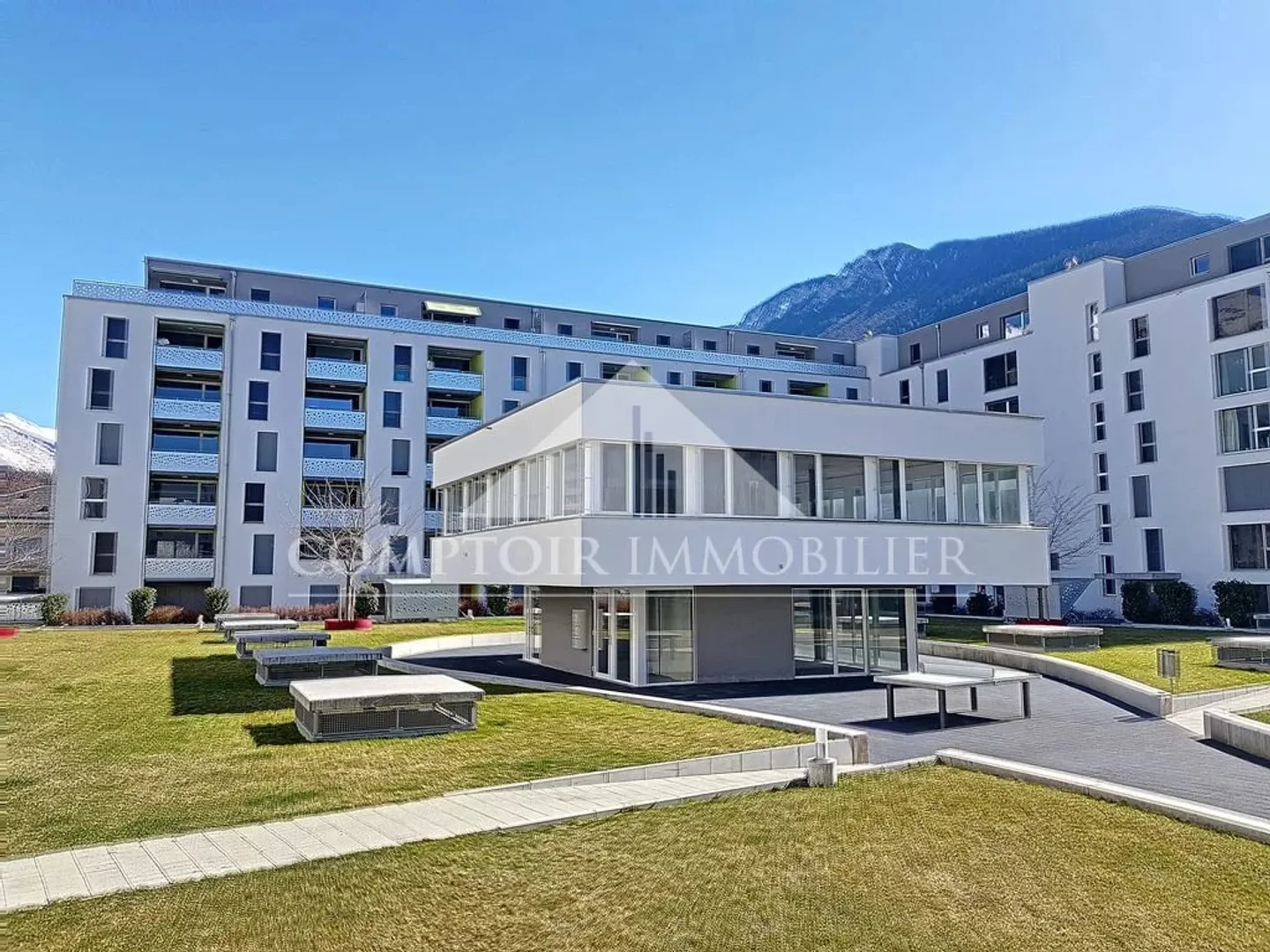 Spazio commerciale nel centro di Sierre, nel cuore di un complesso residenziale - Foto 3 di 13