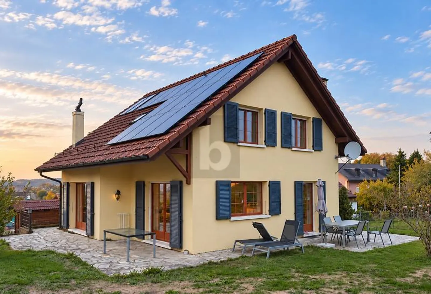 Casa Familiare Moderna con Giardino - Foto 1 di 6
