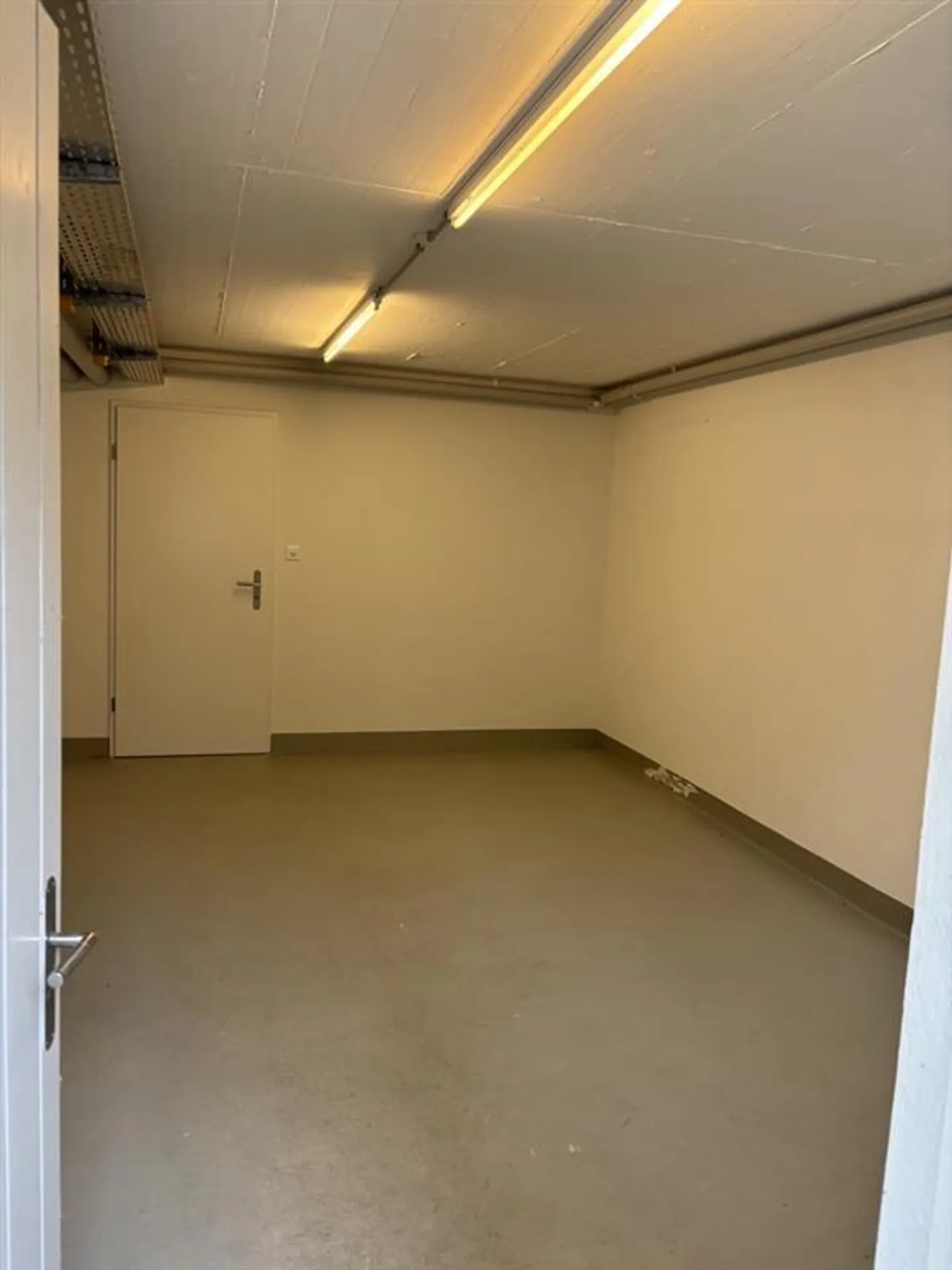 Storage Room - Photo 4 of 6