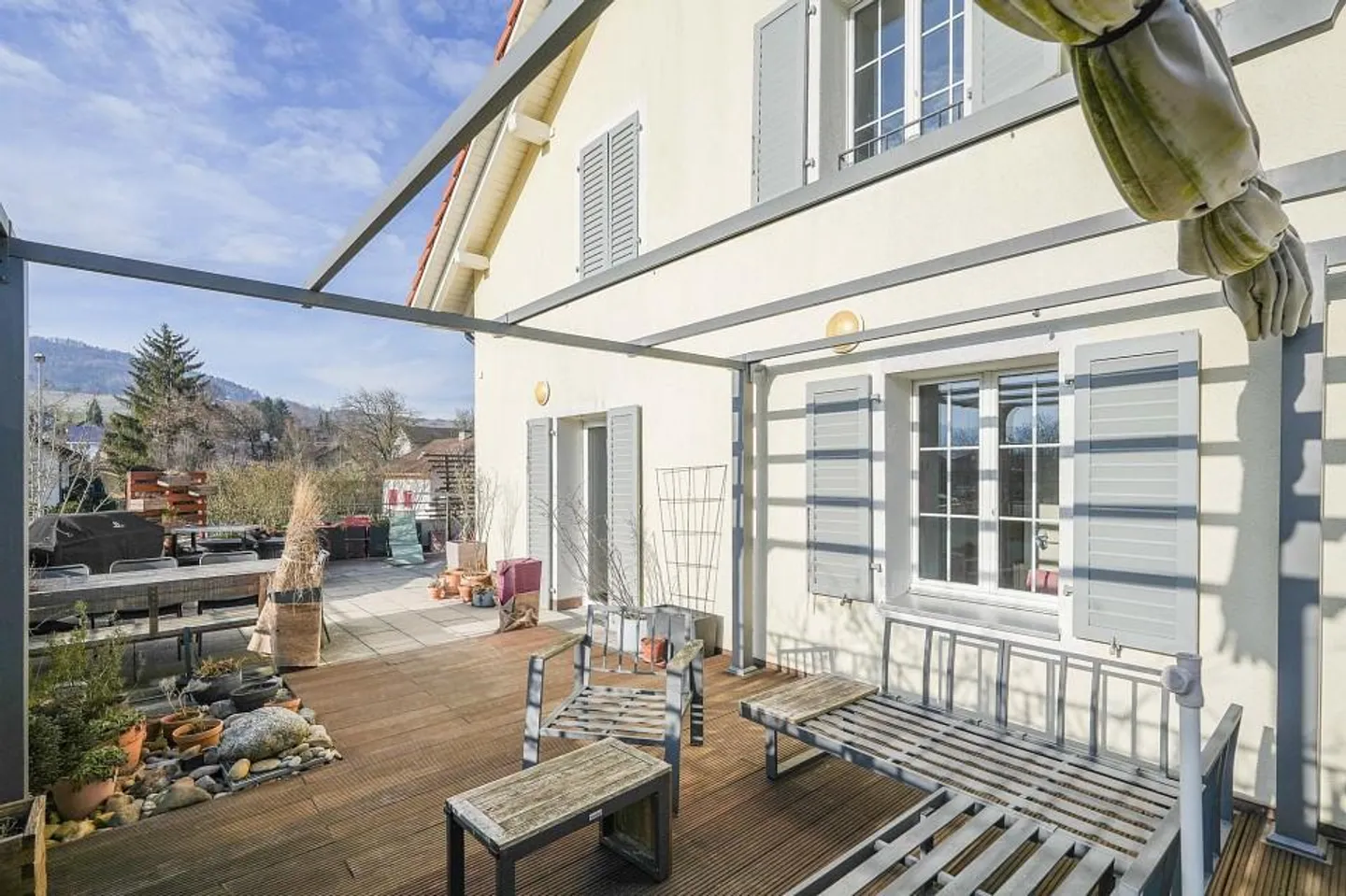 Presque comme vivre dans une maison - Appartement de 4,5 pièces avec terrasse - Photo 3 sur 12