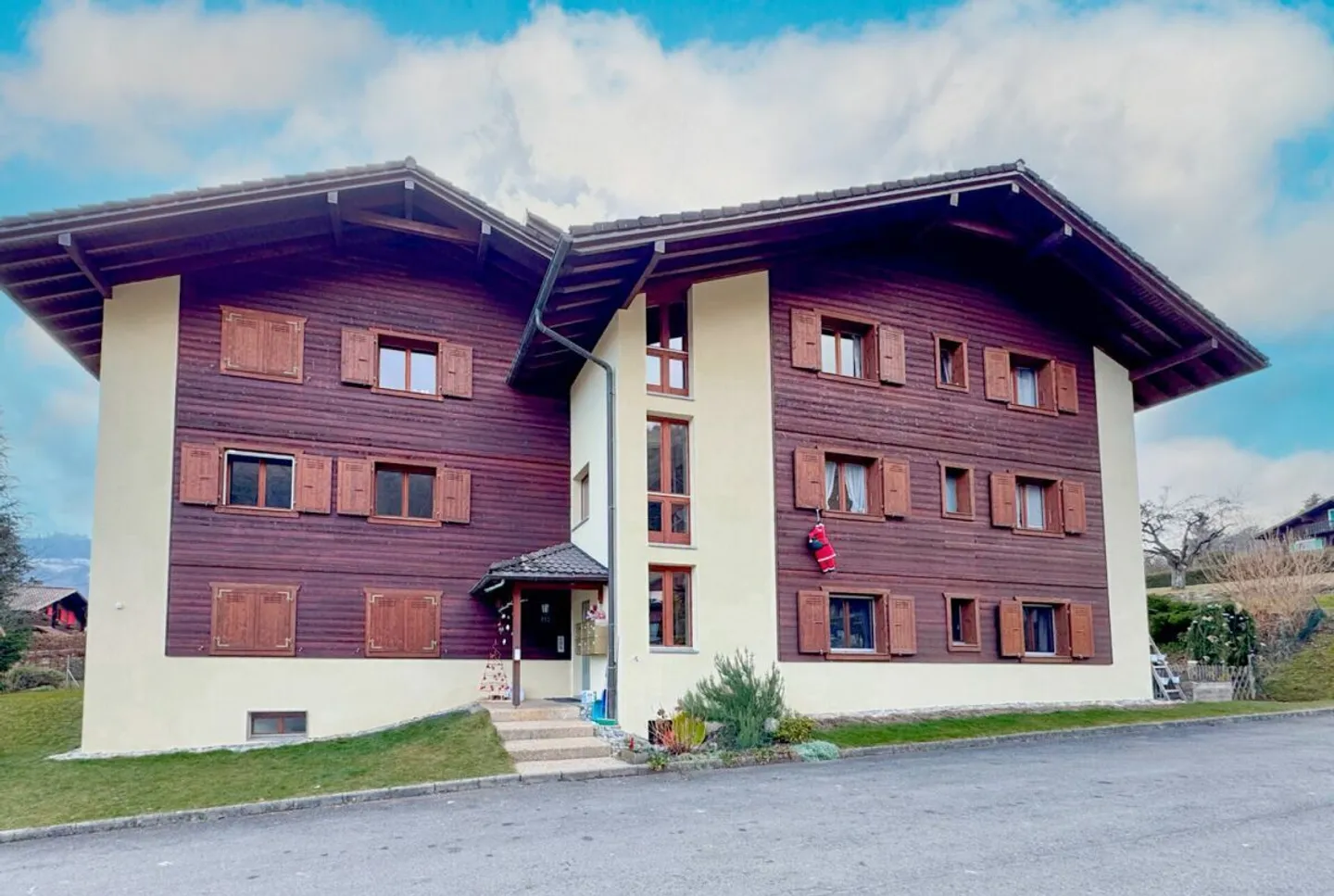 Spacieux appartement de 4,5 pièces avec 2 balcons - Photo 1 sur 14