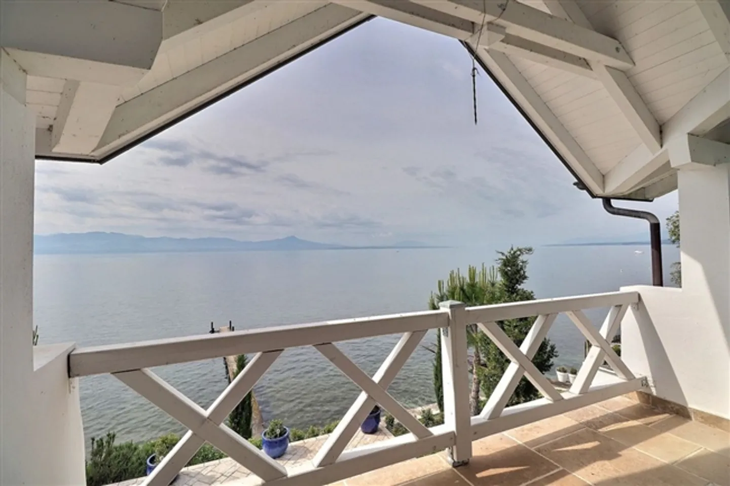 Villa straordinaria sull'acqua - Foto 5 di 8