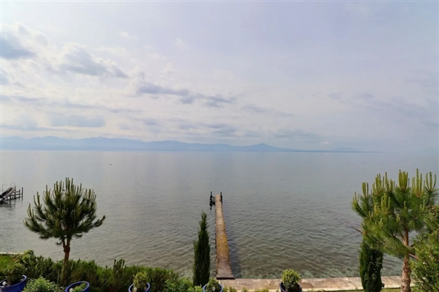 Villa straordinaria sull'acqua - Foto 2 di 8