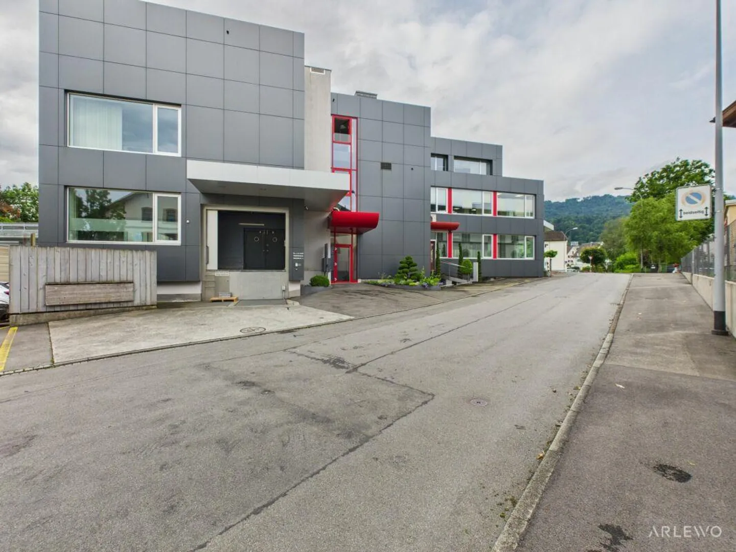 Spazio commerciale con valore aggiunto su due livelli - Foto 7 di 18