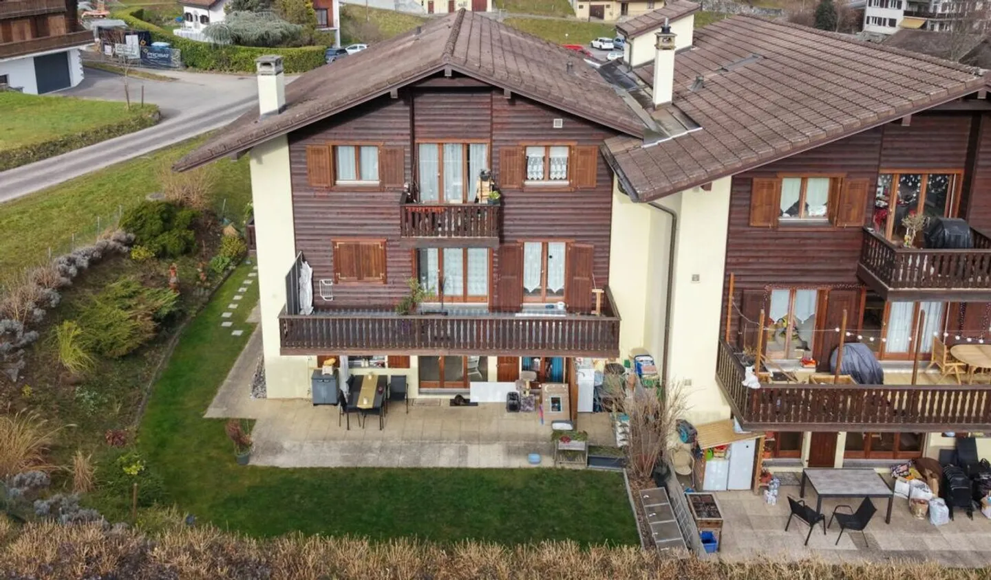 Spacieux appartement de 4,5 pièces avec 2 balcons - Photo 2 sur 14
