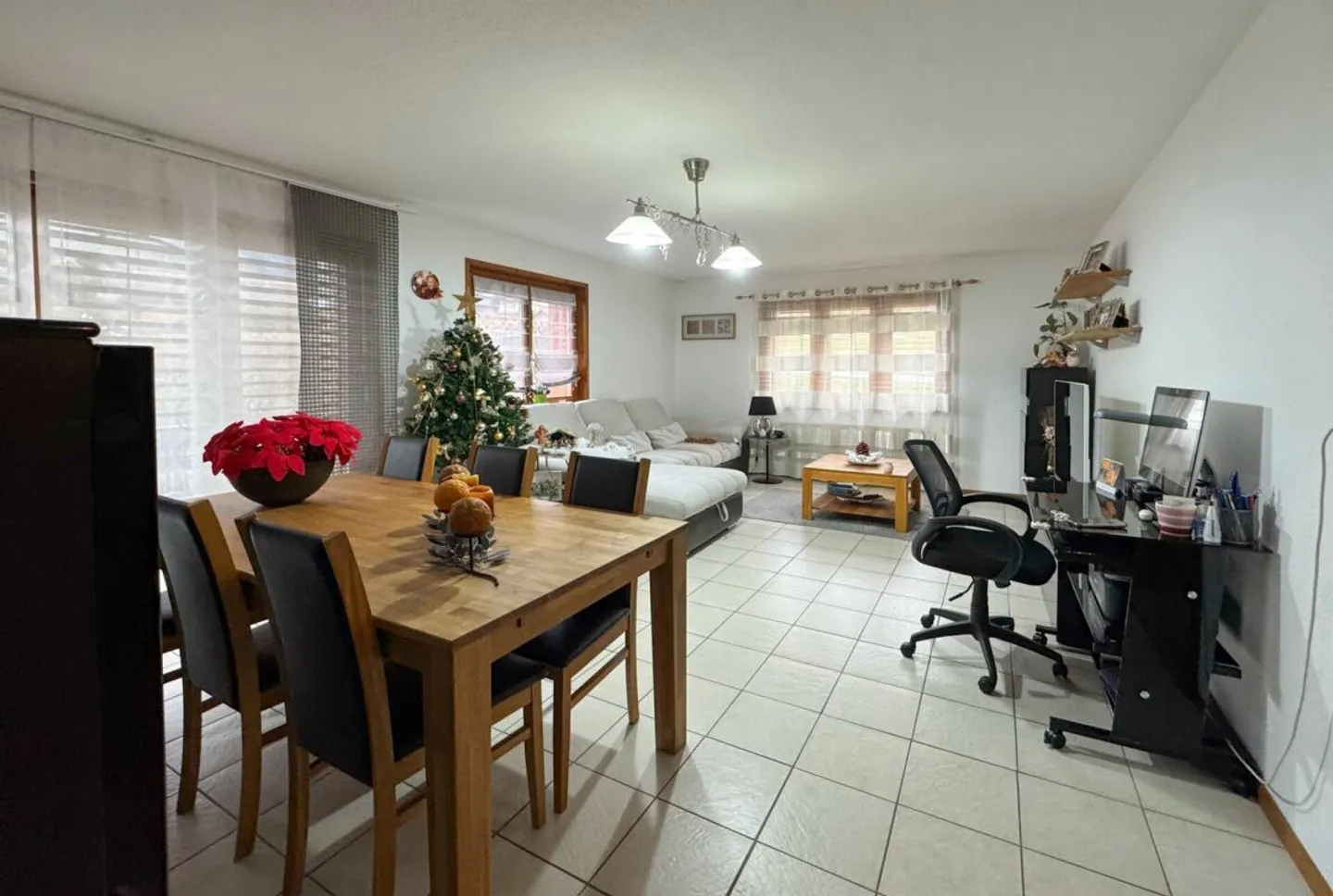 Spacieux appartement de 4,5 pièces avec 2 balcons - Photo 6 sur 14